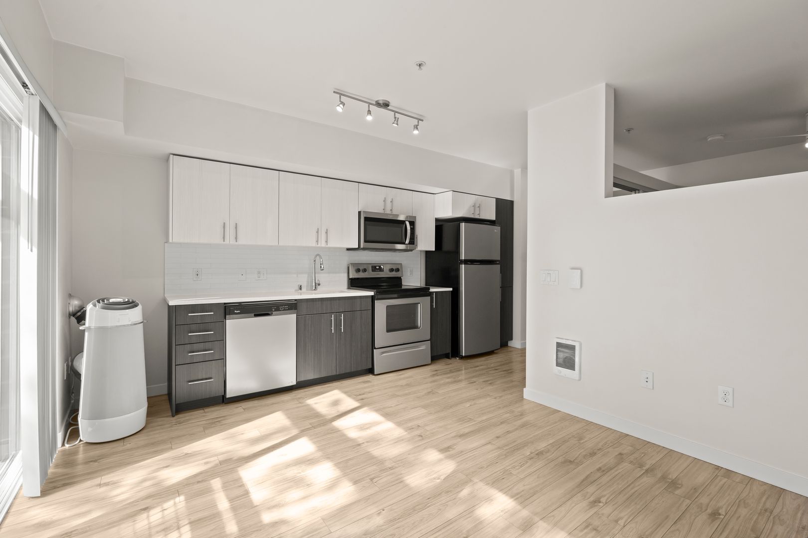 Seattle Apartment: 3036 16th Ave