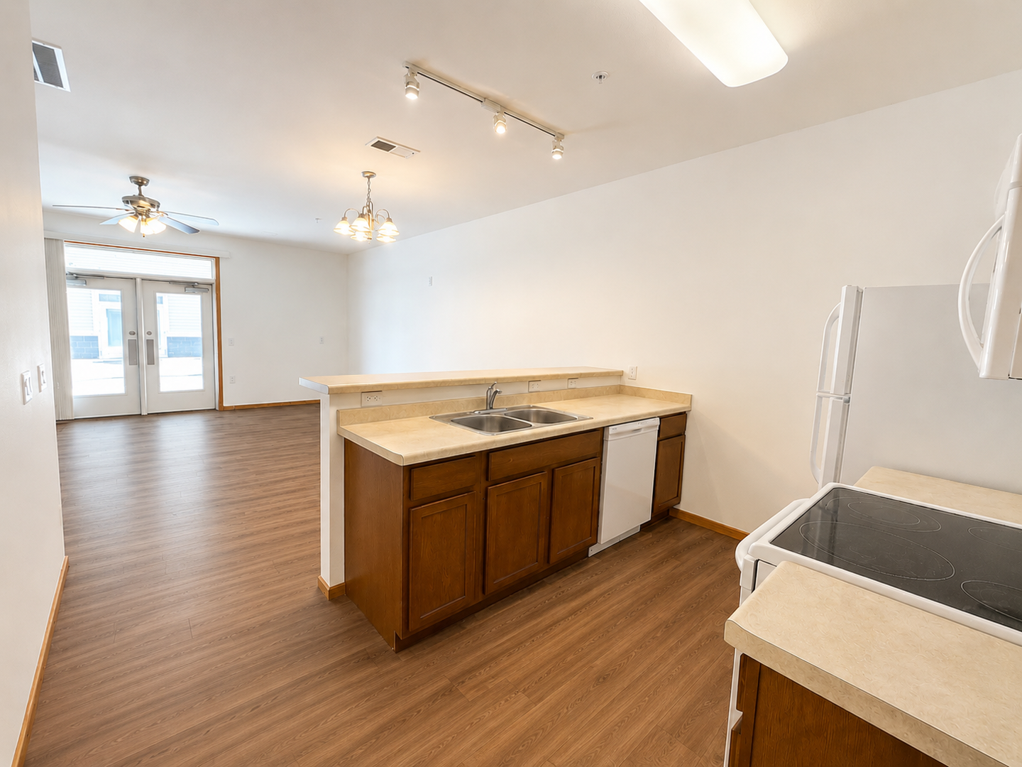 OREGON Apartment: 218 WOLFE St