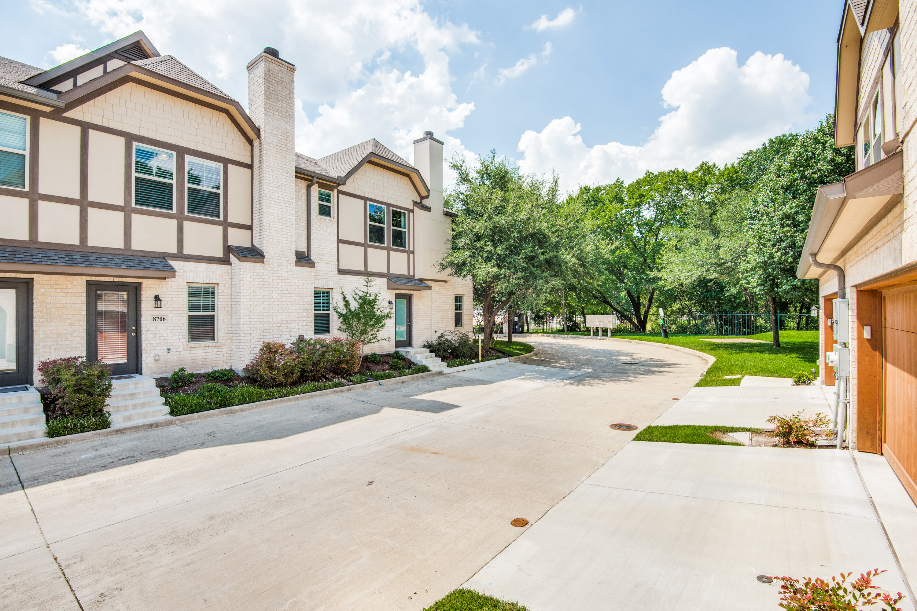 Dallas Townhome: 8706 Tudor Pl