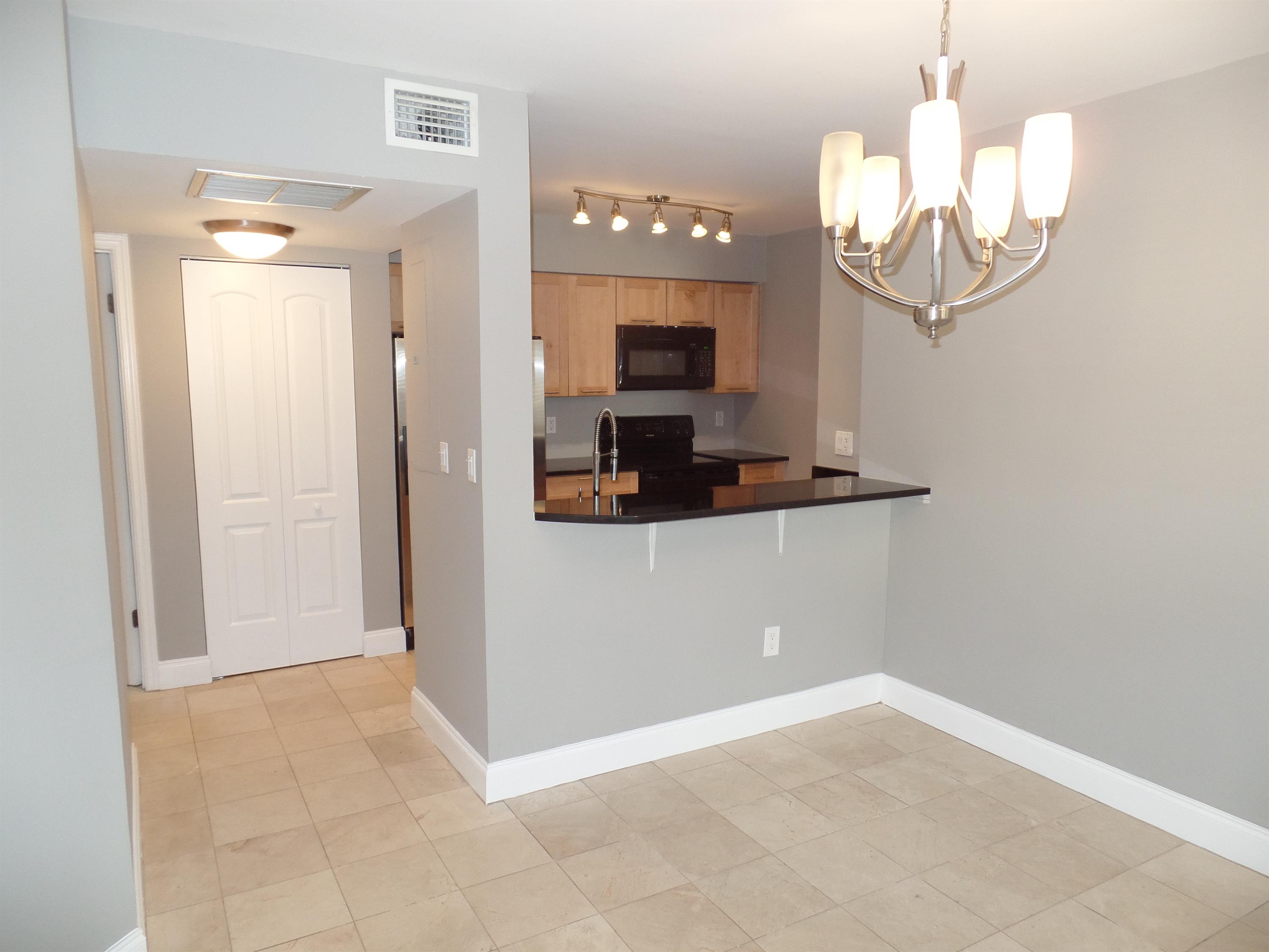 Oakland Park House: 2881 N Oakland Forest Dr