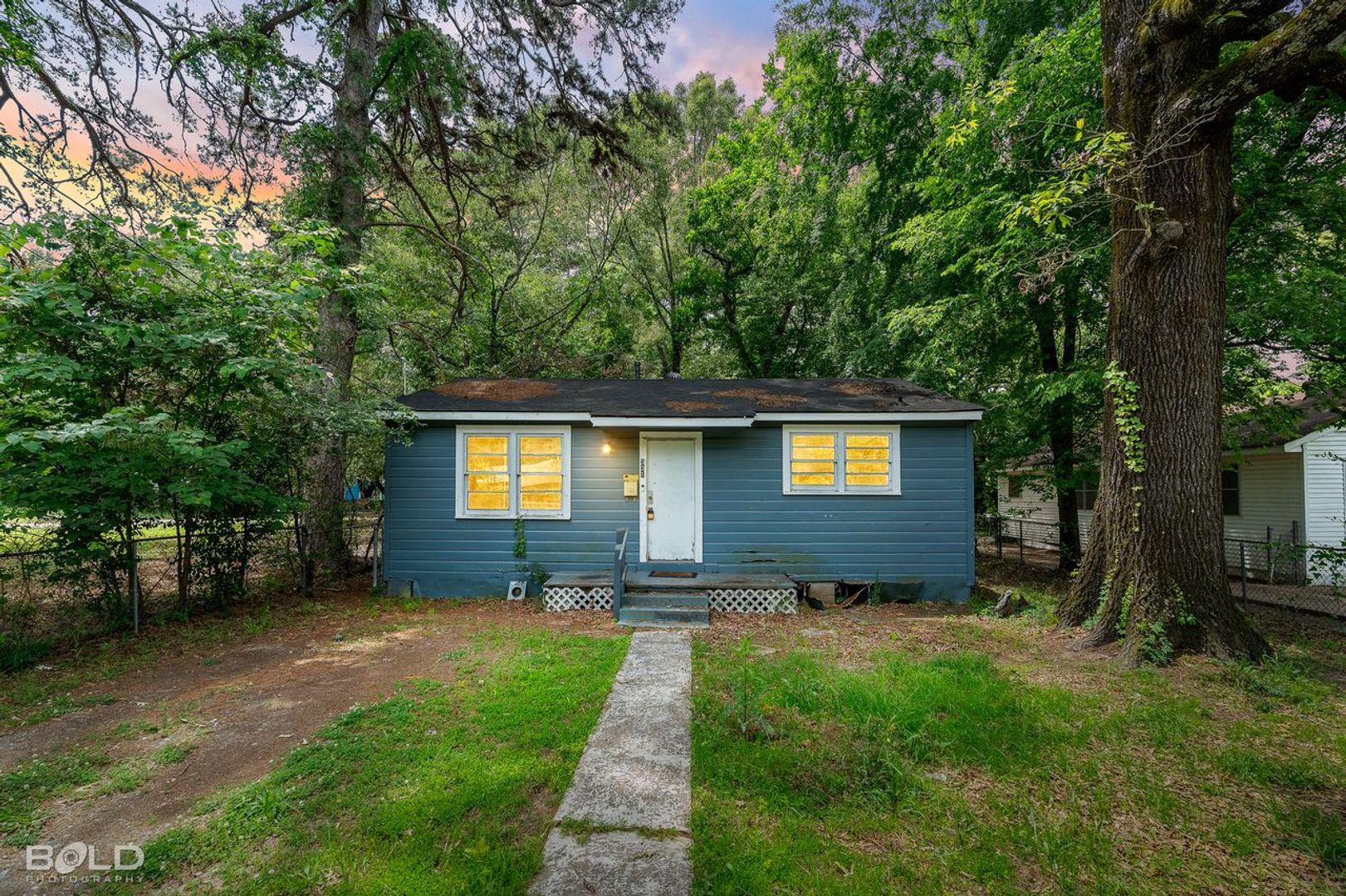 Shreveport House: 331 W. 77th St