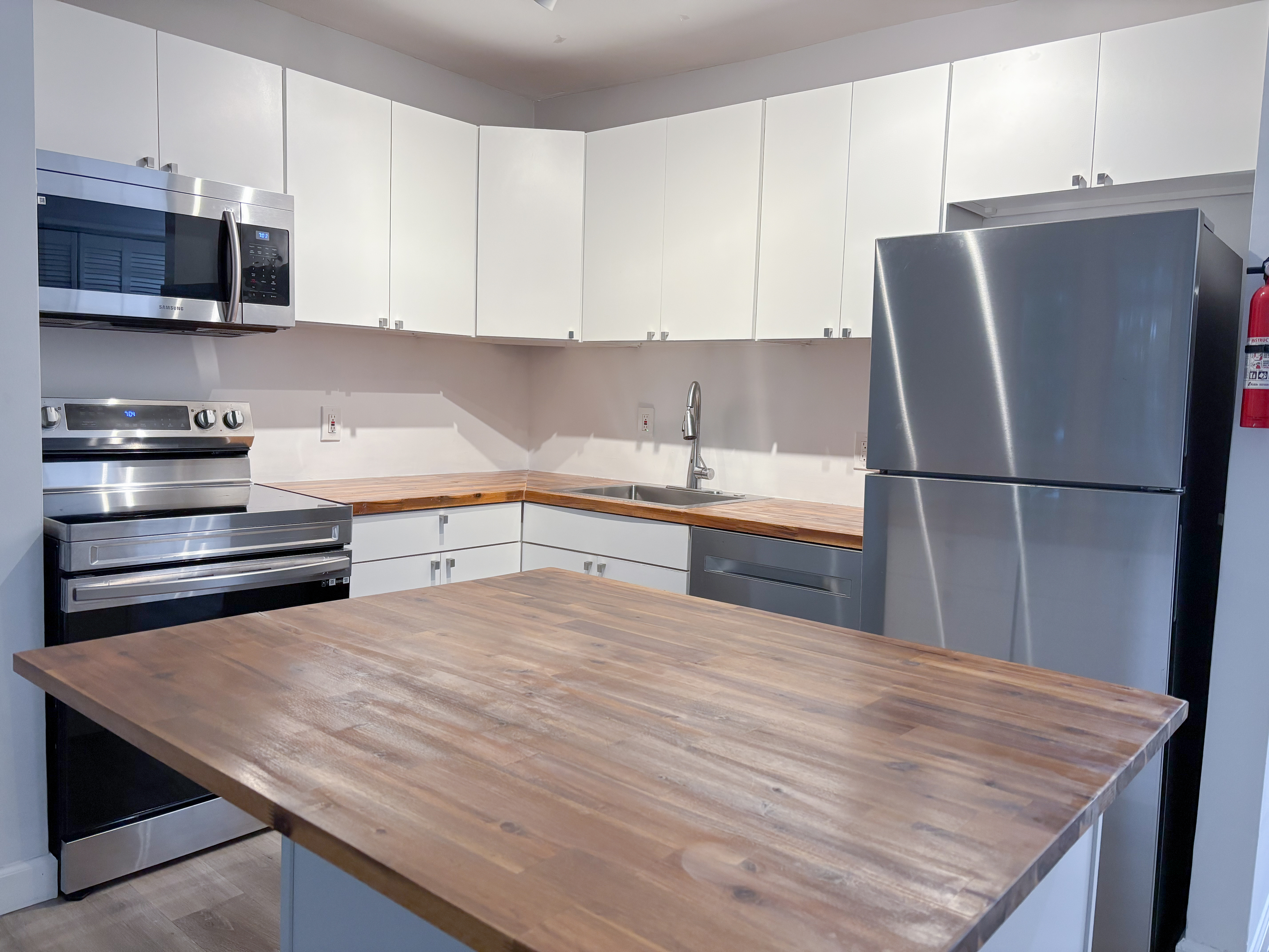 Washington Condo: 1208 16th St NE