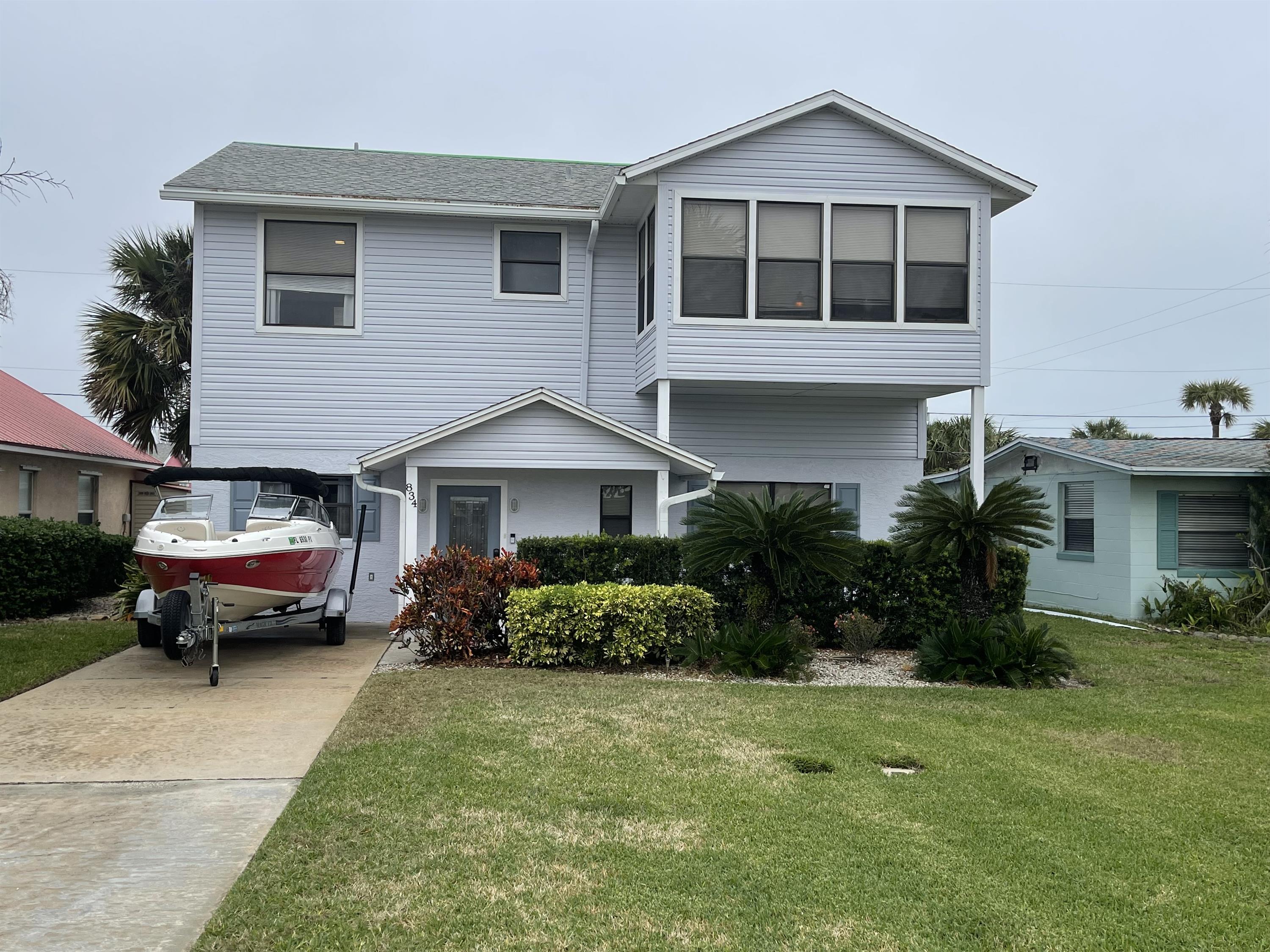 New Smyrna Beach House: 834 E 25th Ave