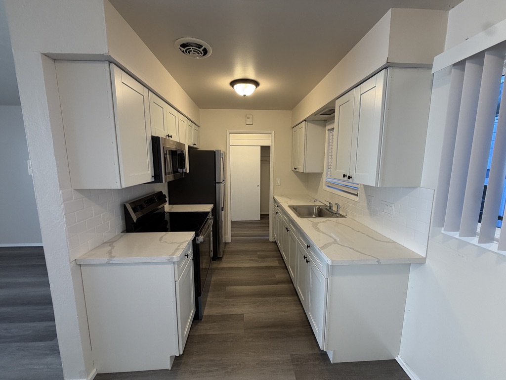 Oakland Apartment: 311 LESTER Ave