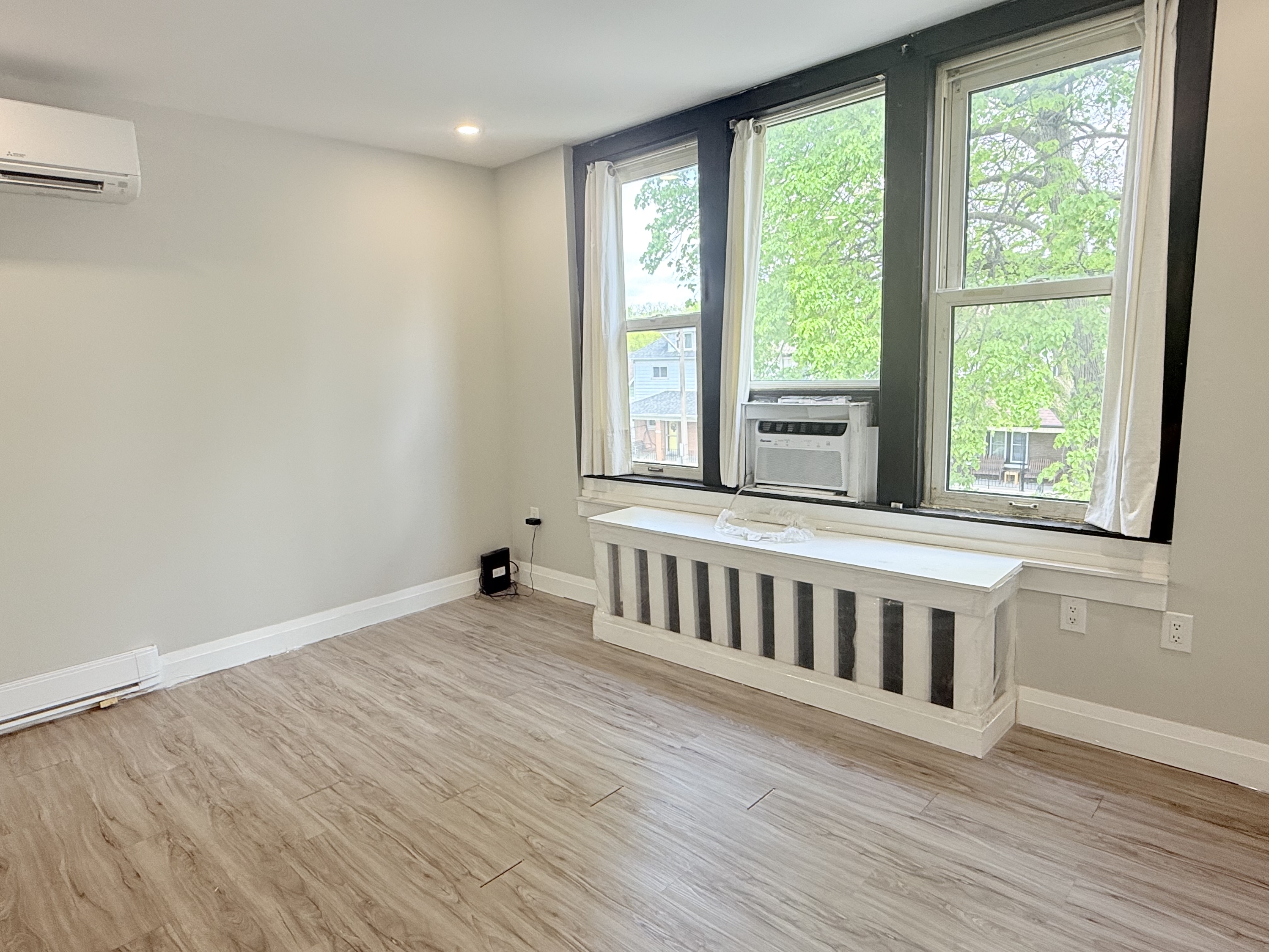Windsor Condo: 1495 Gladstone Ave
