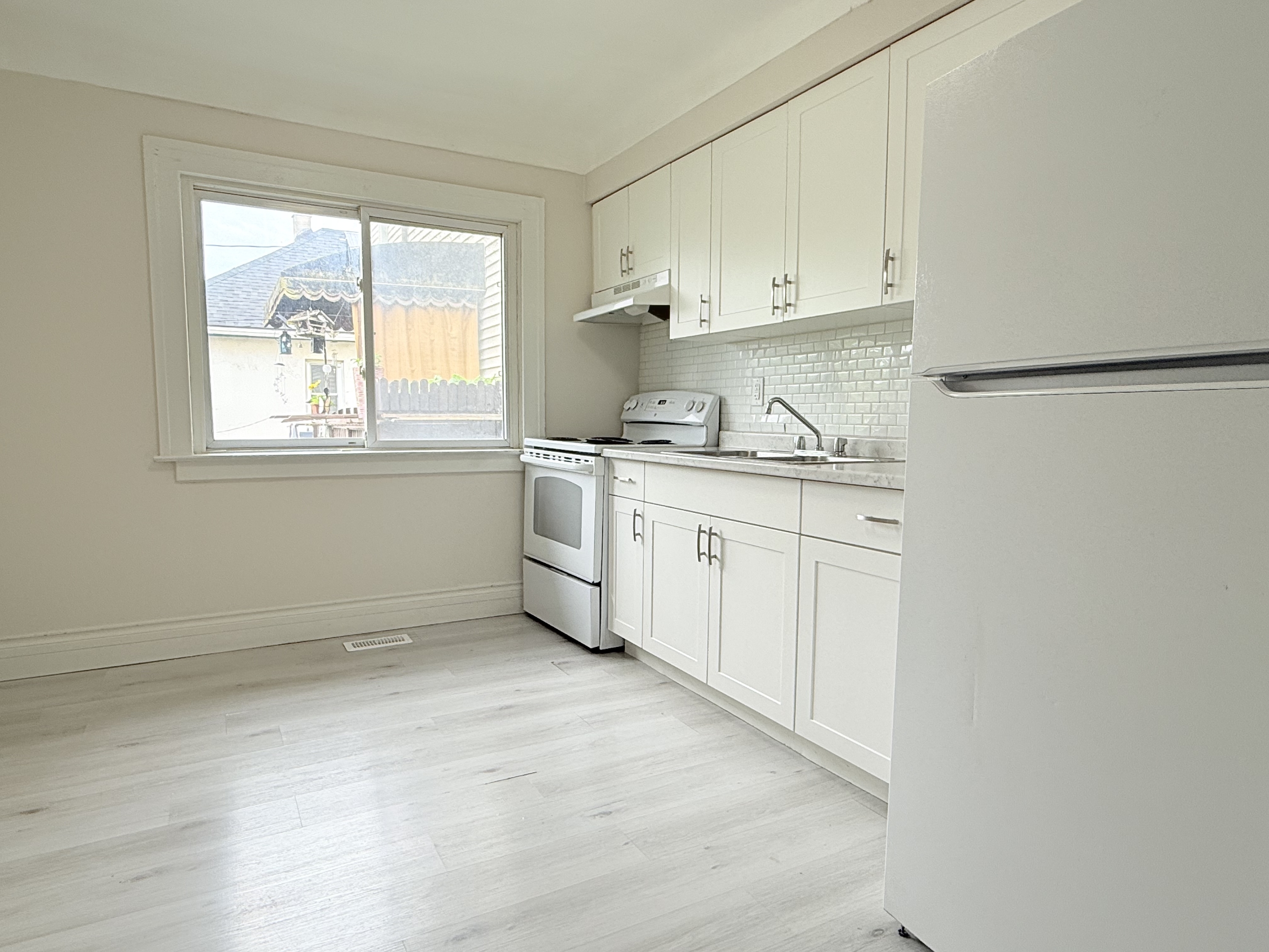 Windsor Condo: 1073 Albert Rd
