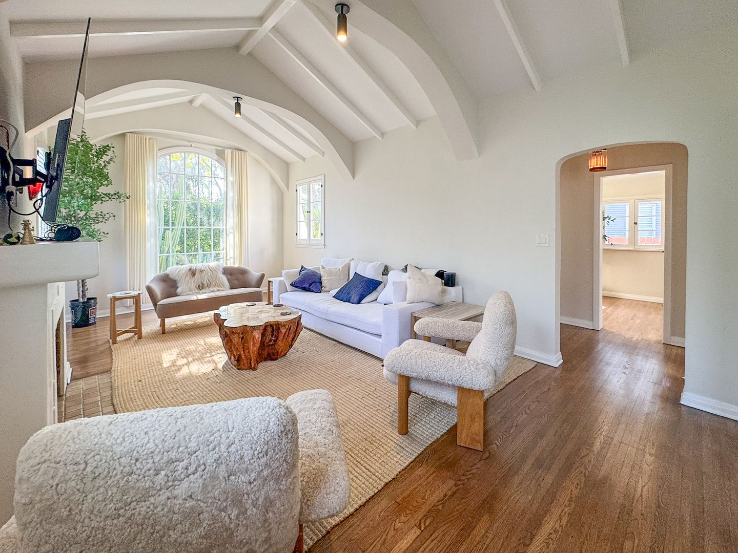 West Hollywood House: 345 Westbourne Dr