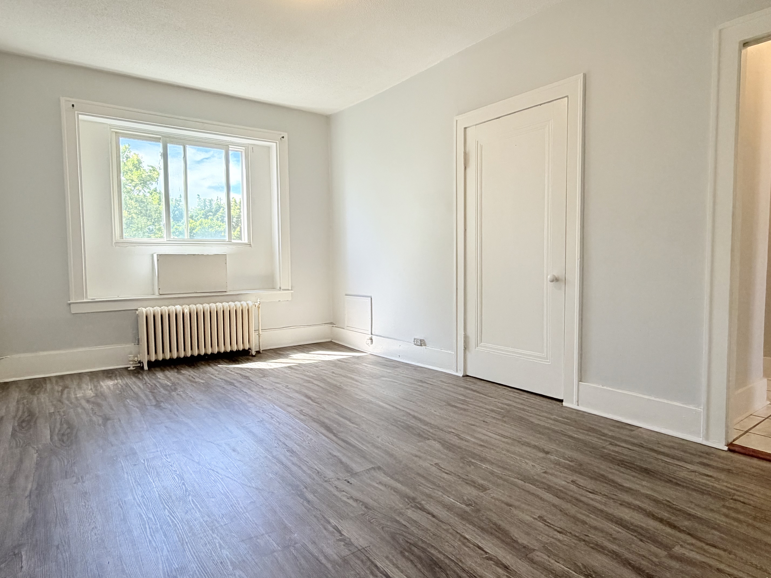 Windsor Condo: 1441 Wyandotte St E