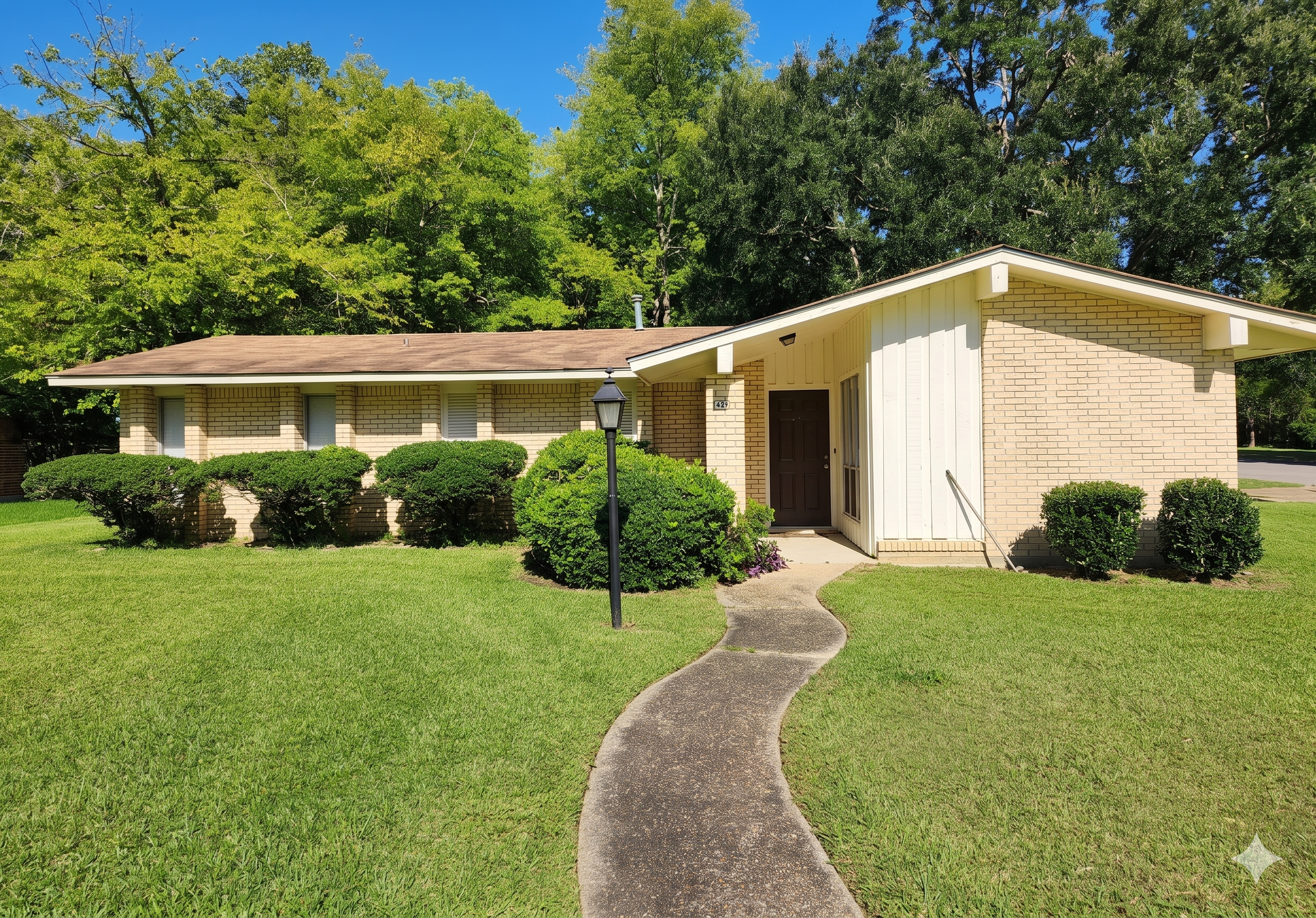 Montgomery House: 3136 Montwood Dr