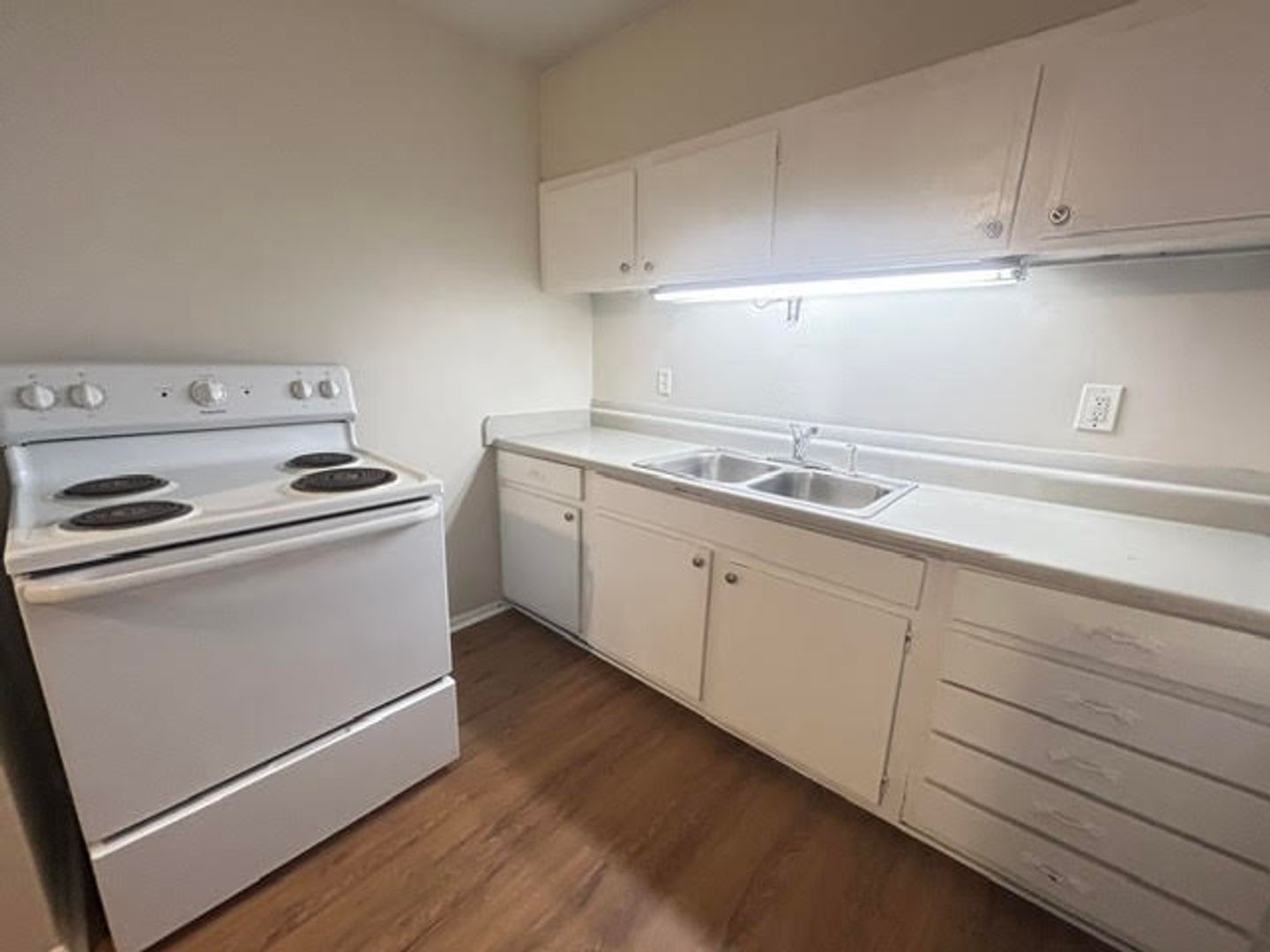 Louisville Apartment: 421 Poplar Level Ct