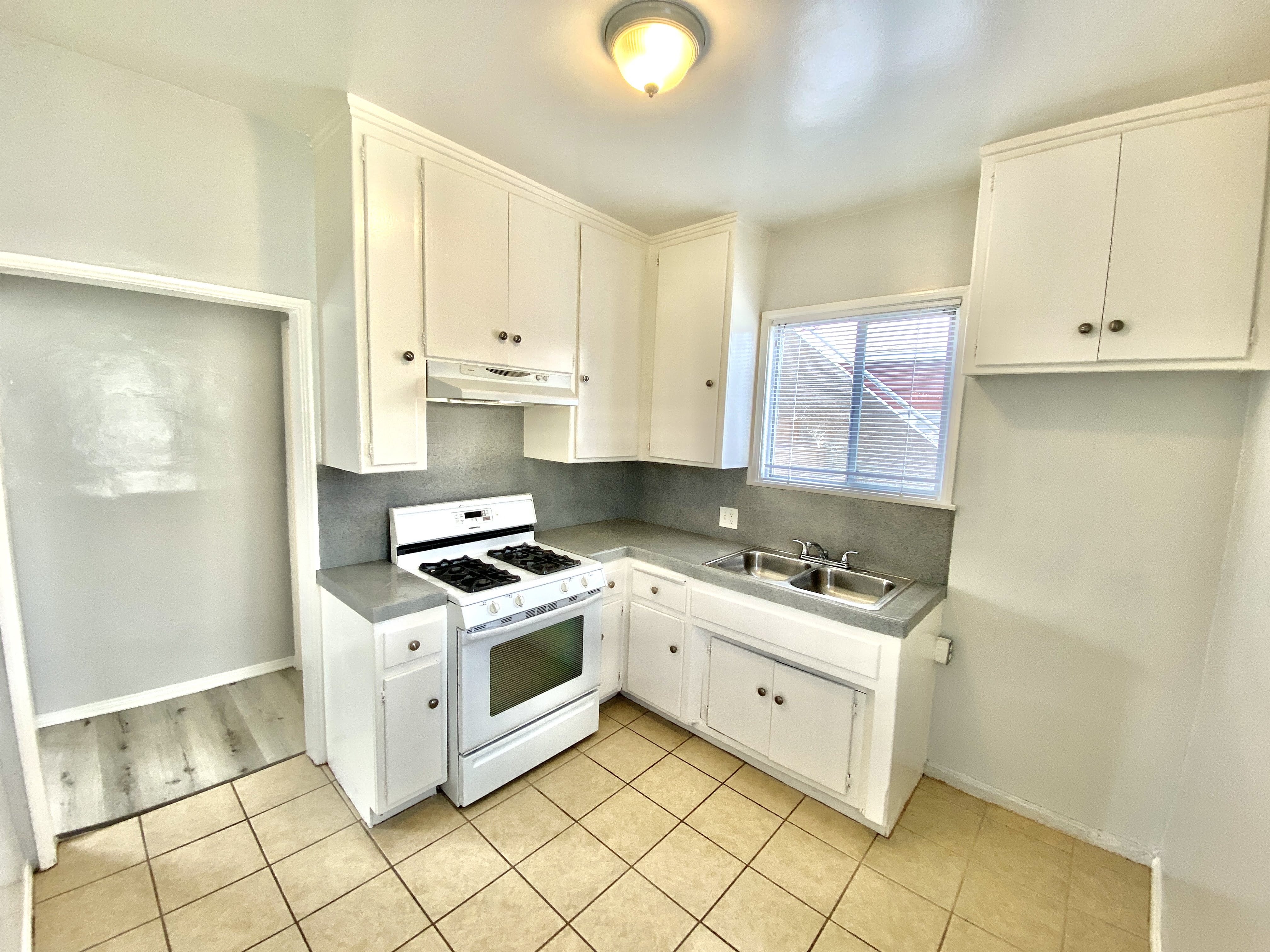 Hawthorne Condo: 3832 W 118th Pl