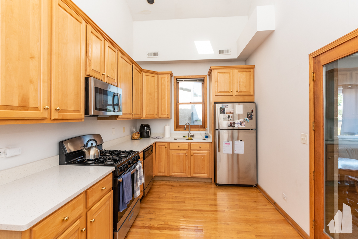 Chicago Condo: 1940 West Diversey Pkwy