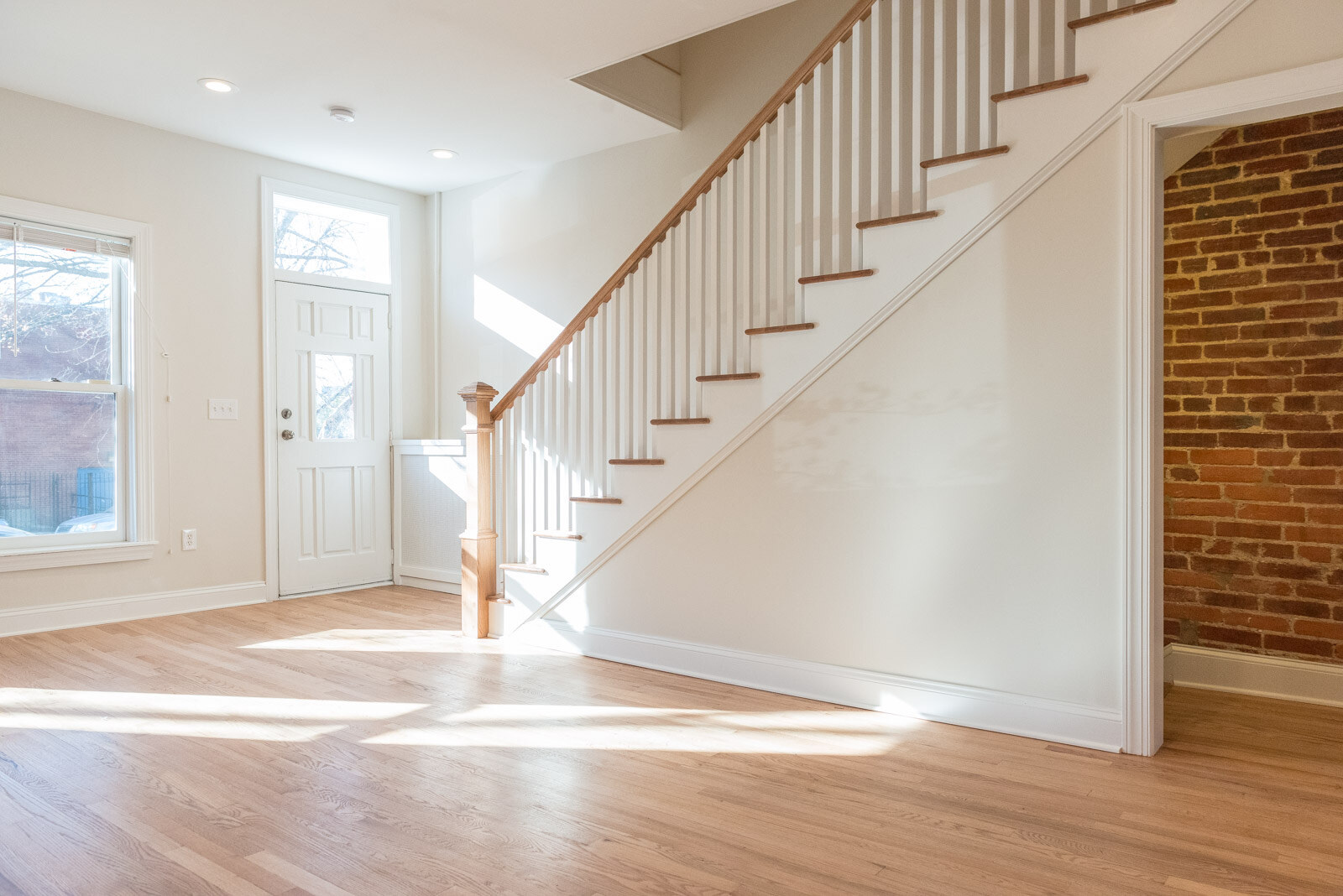 Washington House: 609 10th St NE