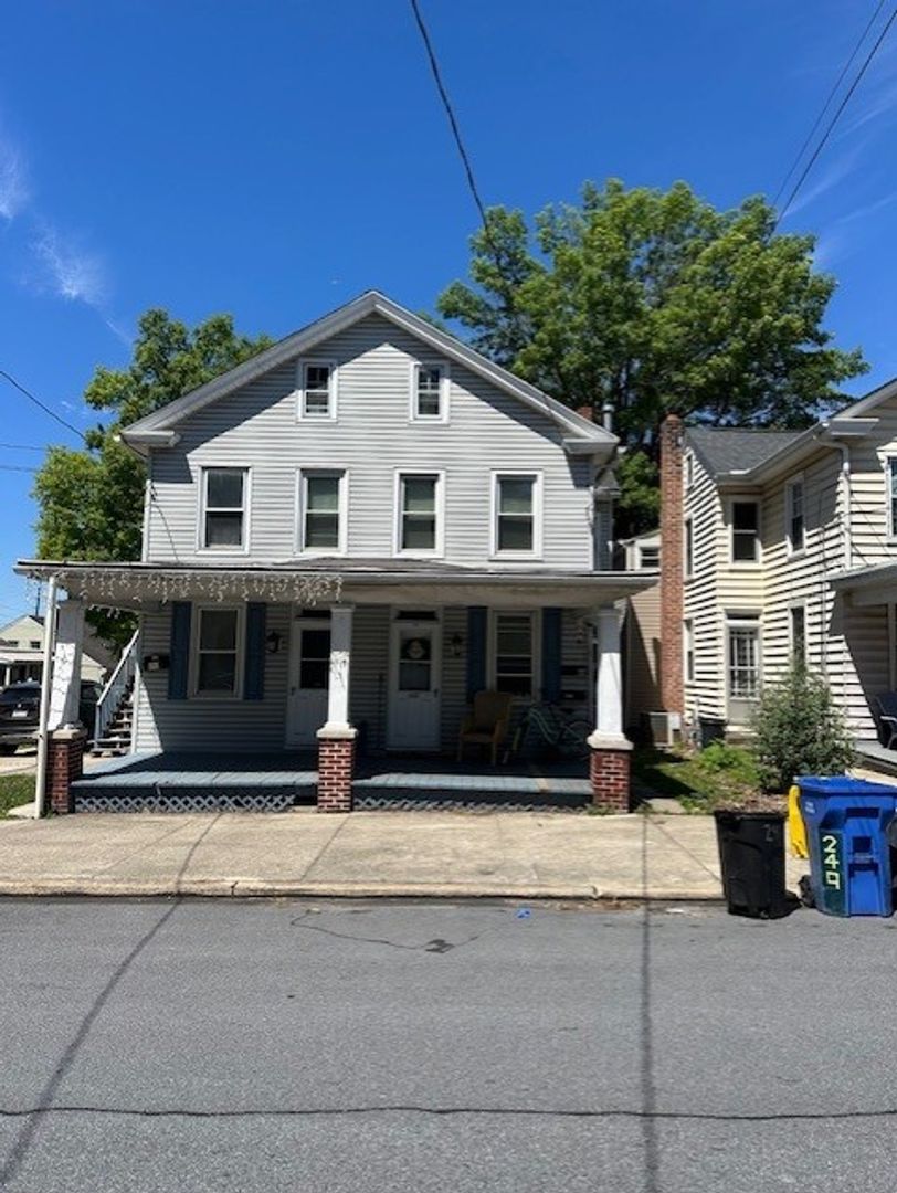 Middletown Condo: 247 1/2 Race St
