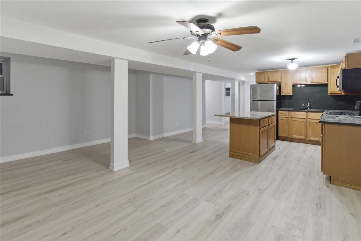 Chicago Condo: 910 West Gunnison