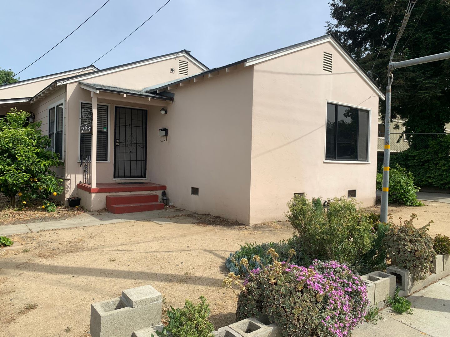 Pittsburg House: 265 Ramona St