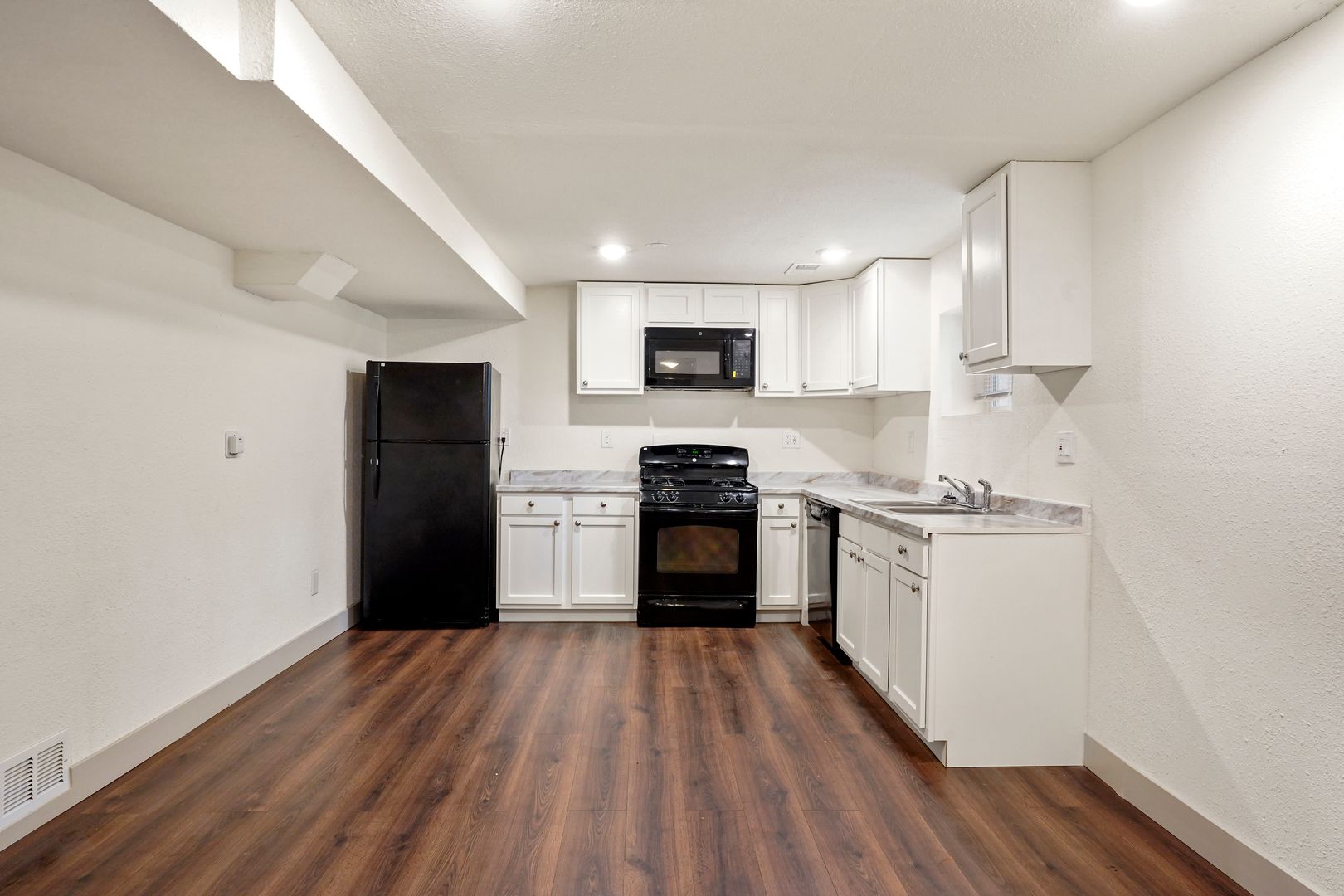 Denver Apartment: 982 S Sheridan Blvd