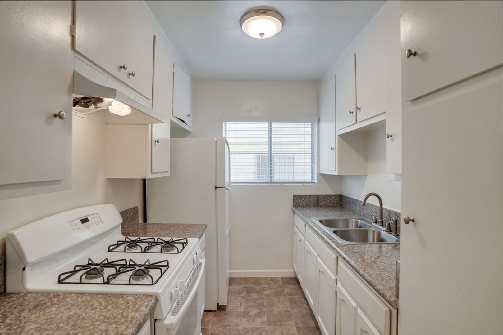 Los Angeles Condo: 6545 Victoria Ave