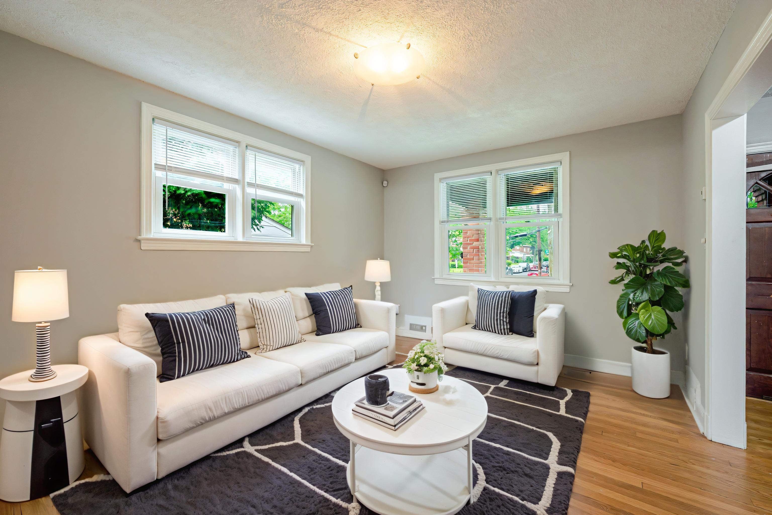 Washington House: 4724 Blaine St NE