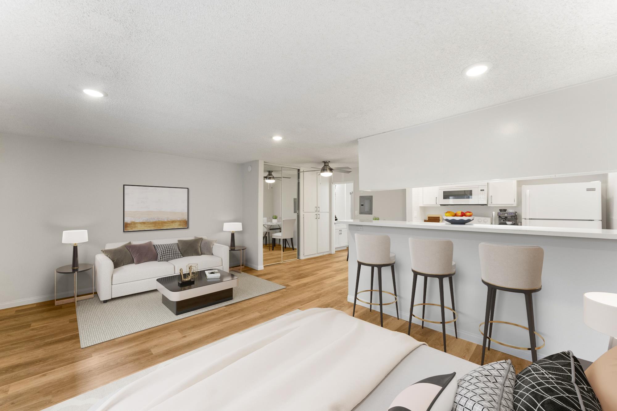 Long Beach Apartment: 3635 E 1st St