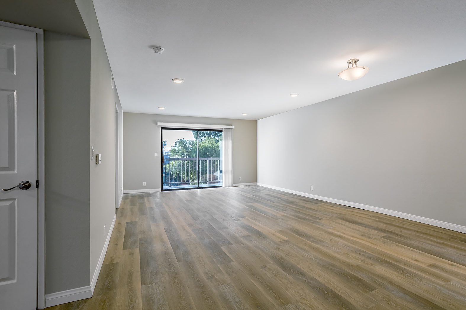 Burbank Apartment: 2430 Naomi St