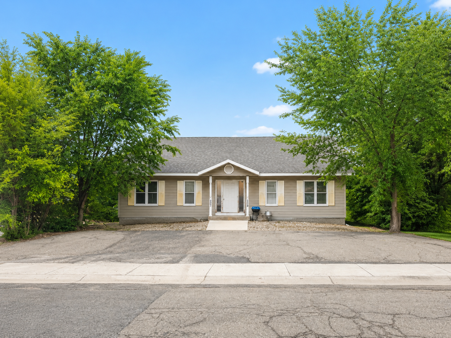 Lodi Condo: 207 Columbus Street