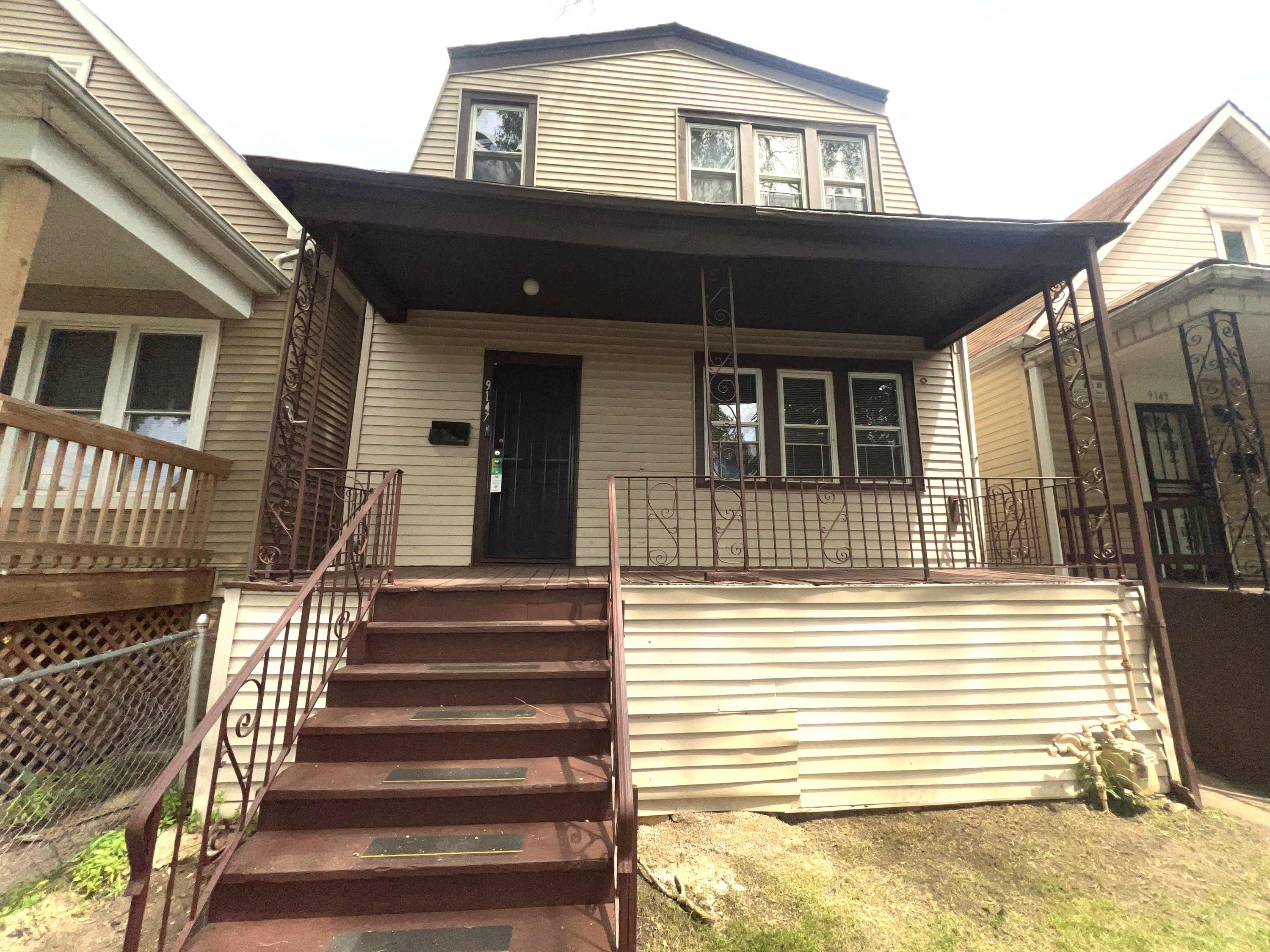 Chicago House: 9147 S Woodlawn Ave