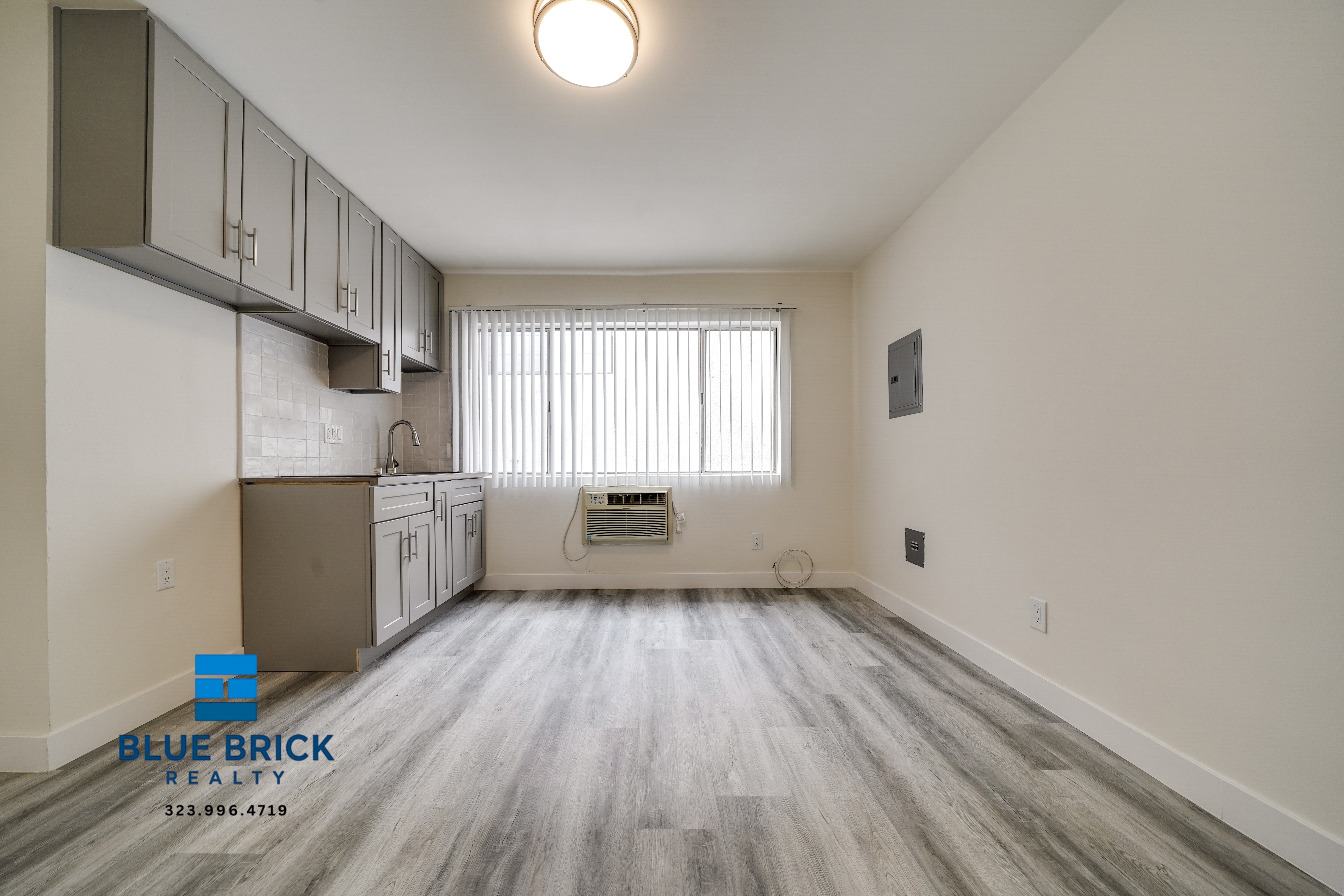 Van Nuys Condo: 15938 Vanowen St
