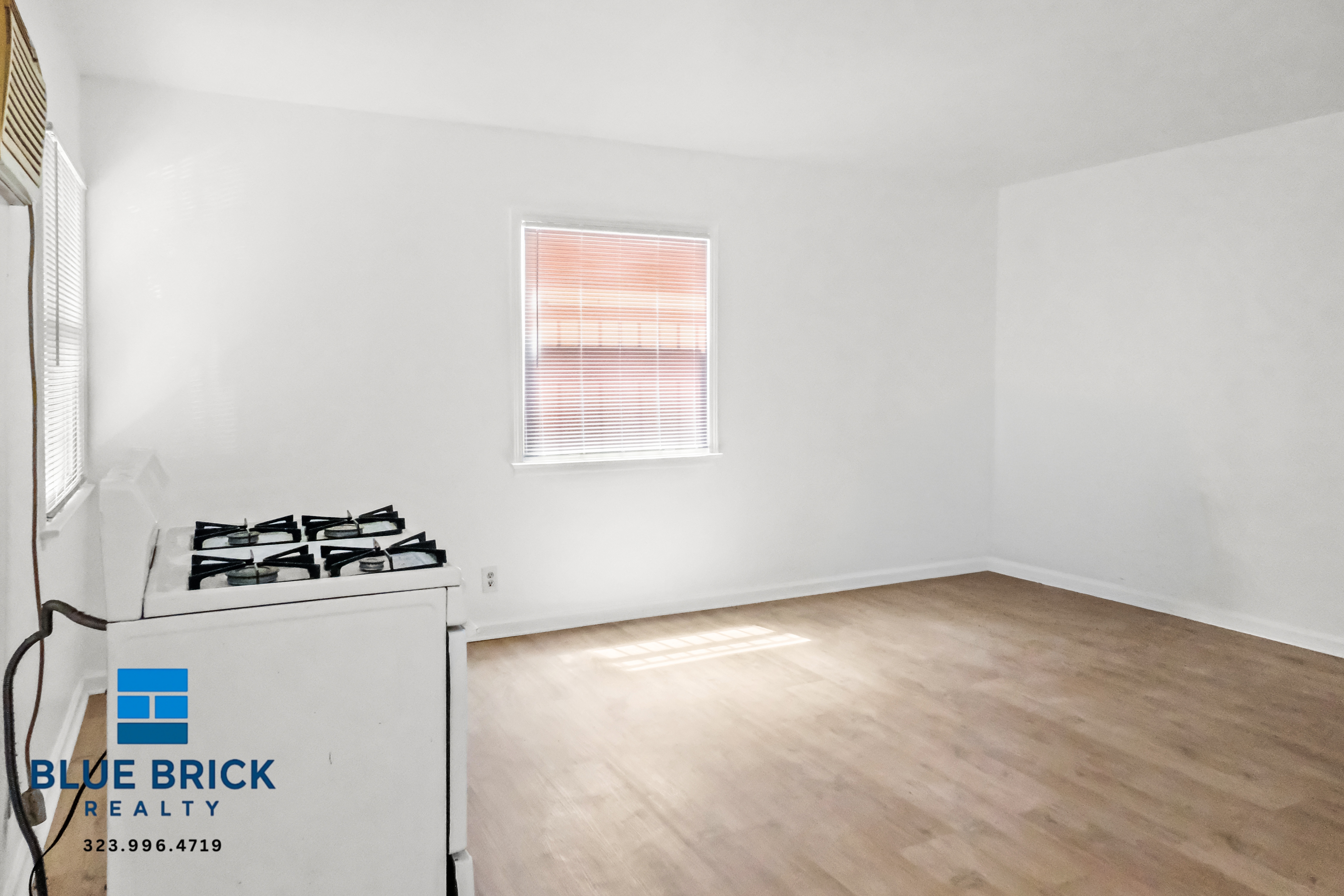 Los Angeles Condo: 12805 Vanowen St