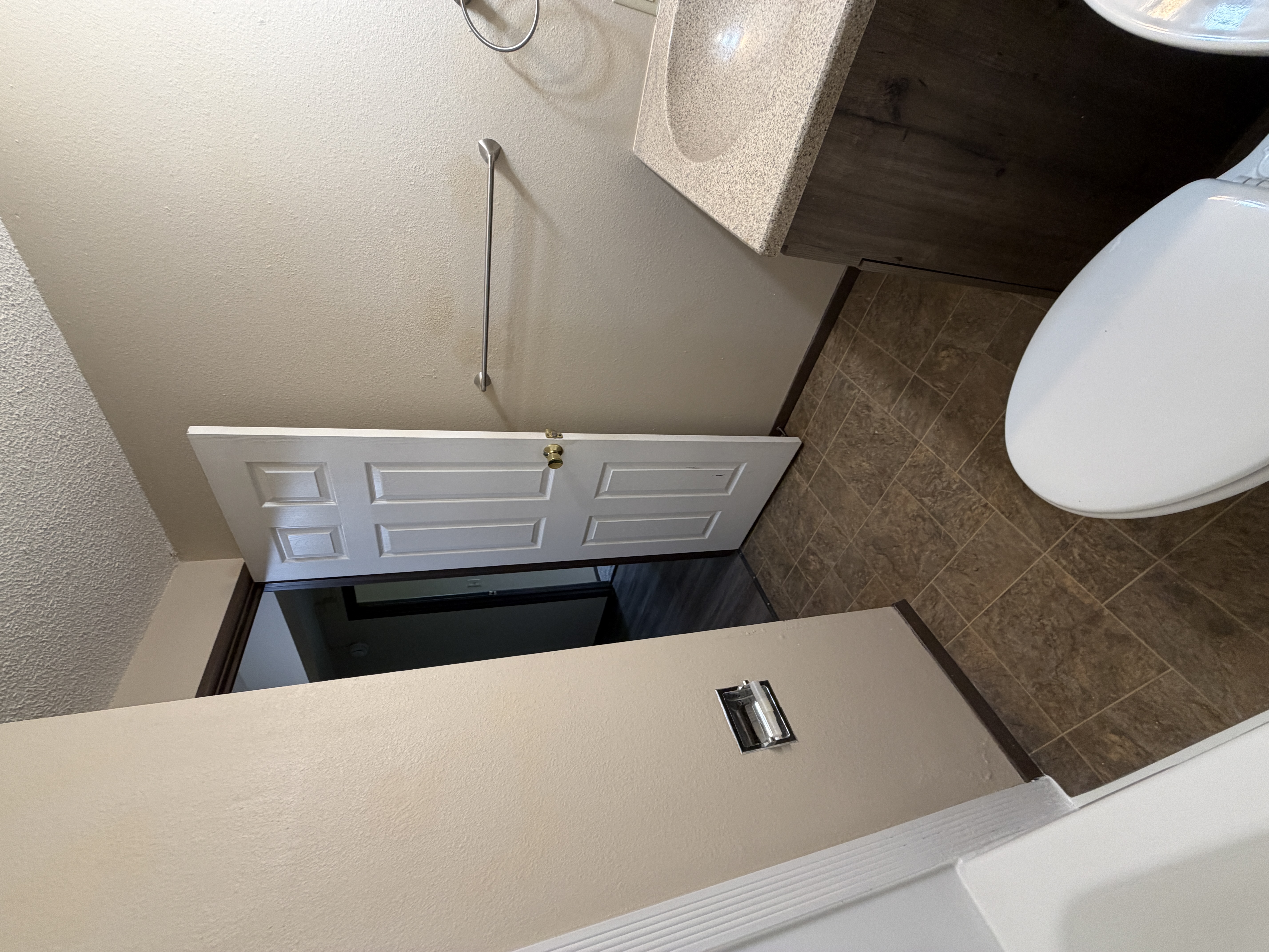 Alexandria Apartment: 404 S Mckay Ave