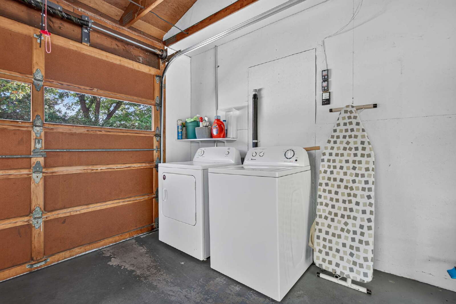 Ashland House: 1079 Bellview Ave