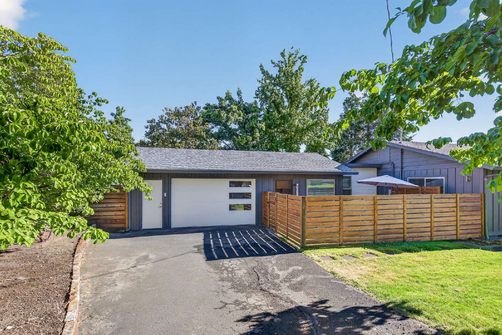 Ashland House: 1079 Bellview Ave