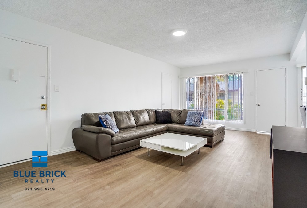 Valley Village Condo: 12310 Chandler Blvd
