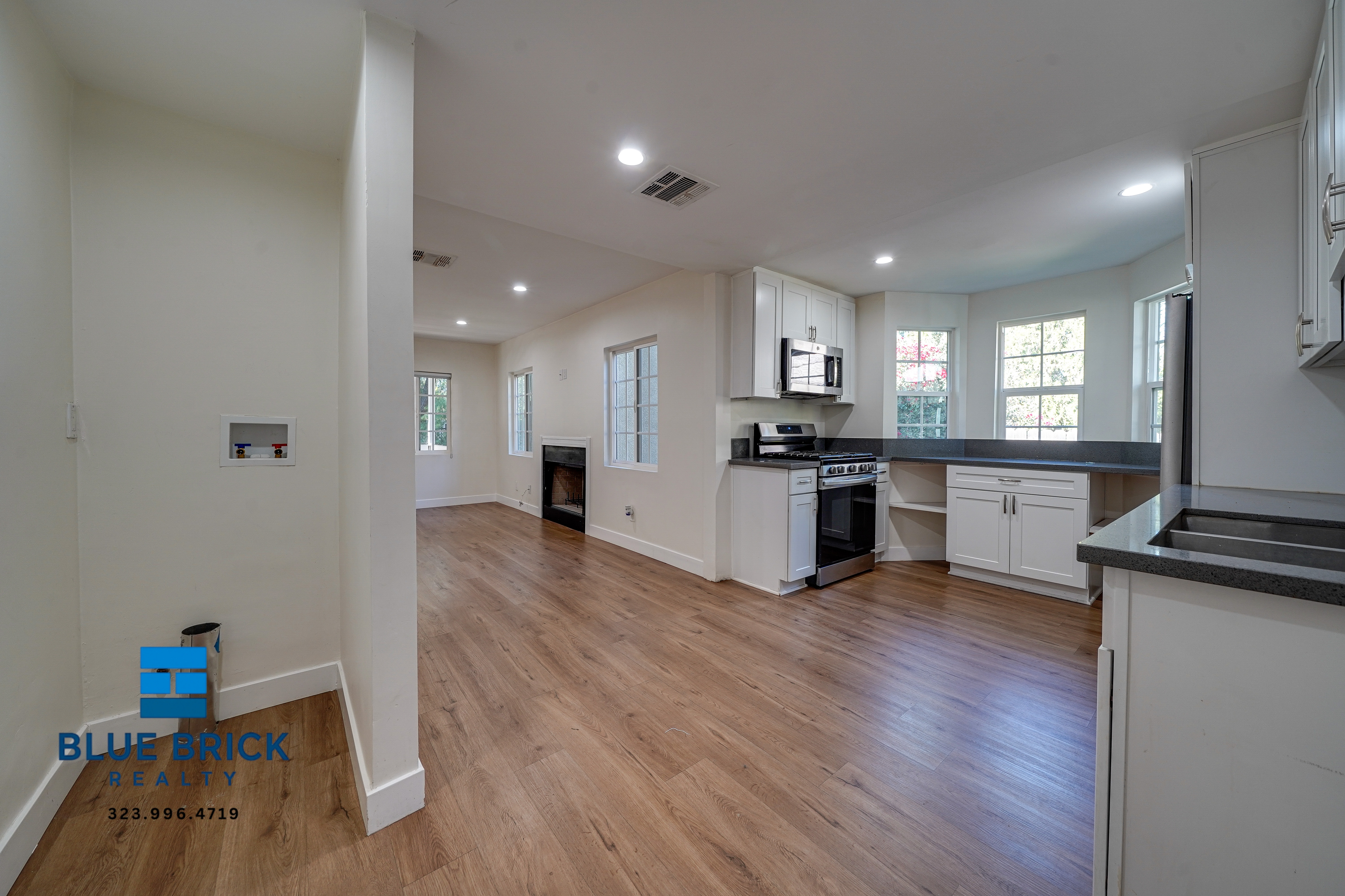 Tarzana House: 6182 Yolanda Ave