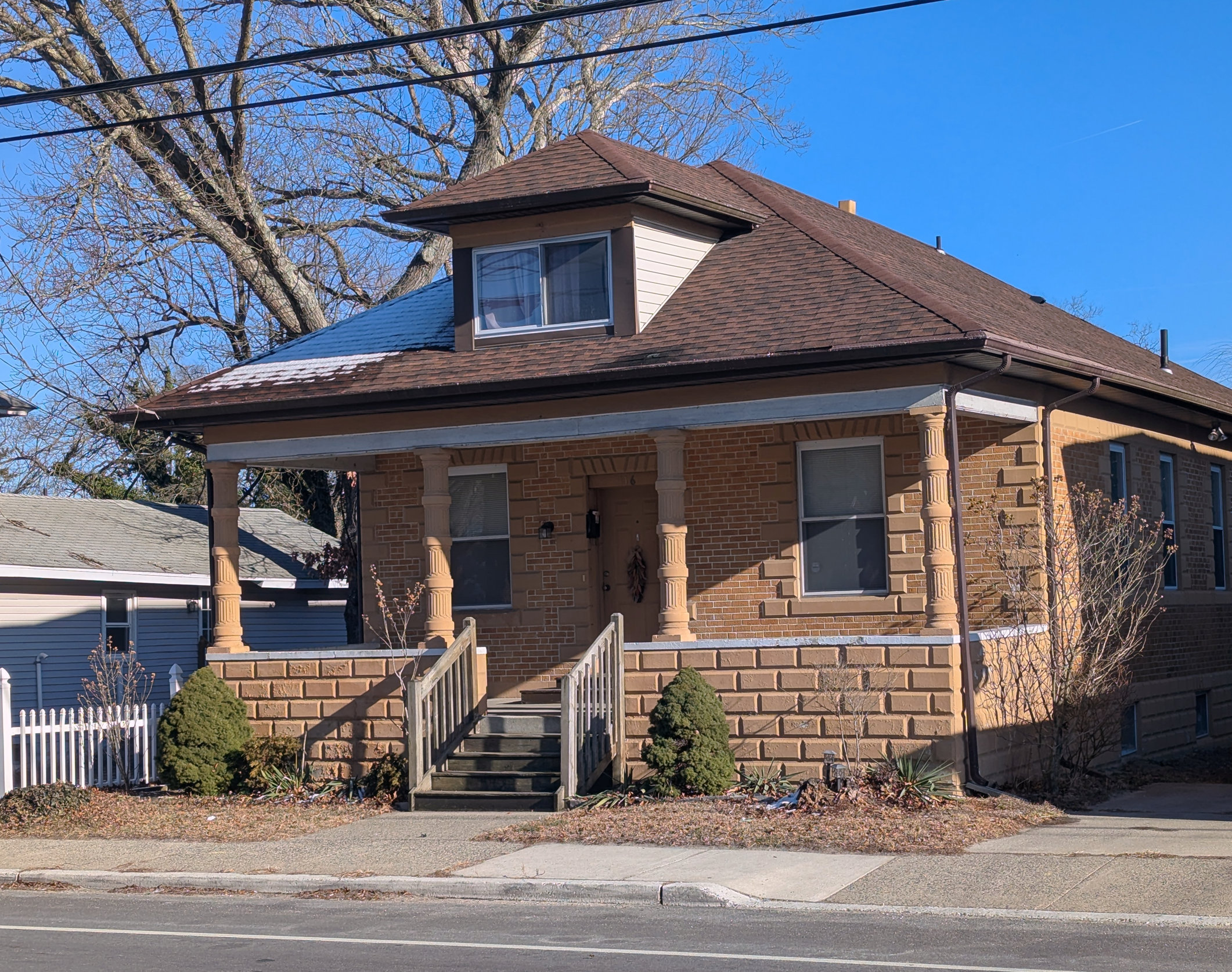 Pleasantville House: 116 N New Rd