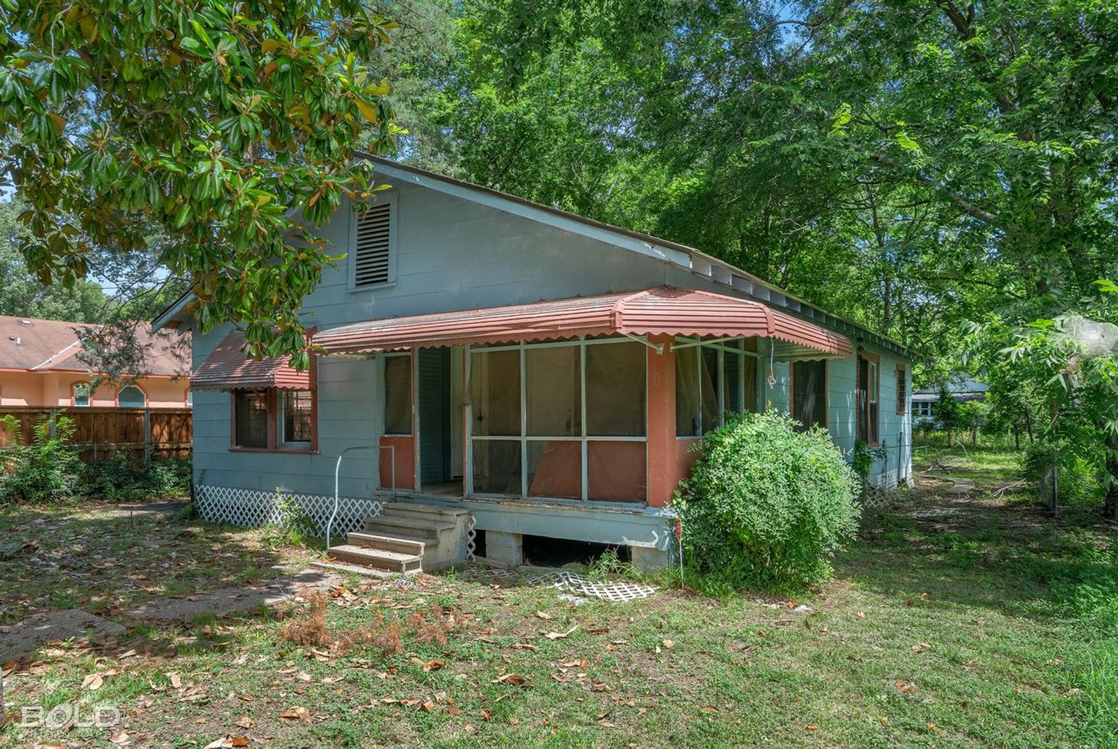 Shreveport House: 360 E 69th St