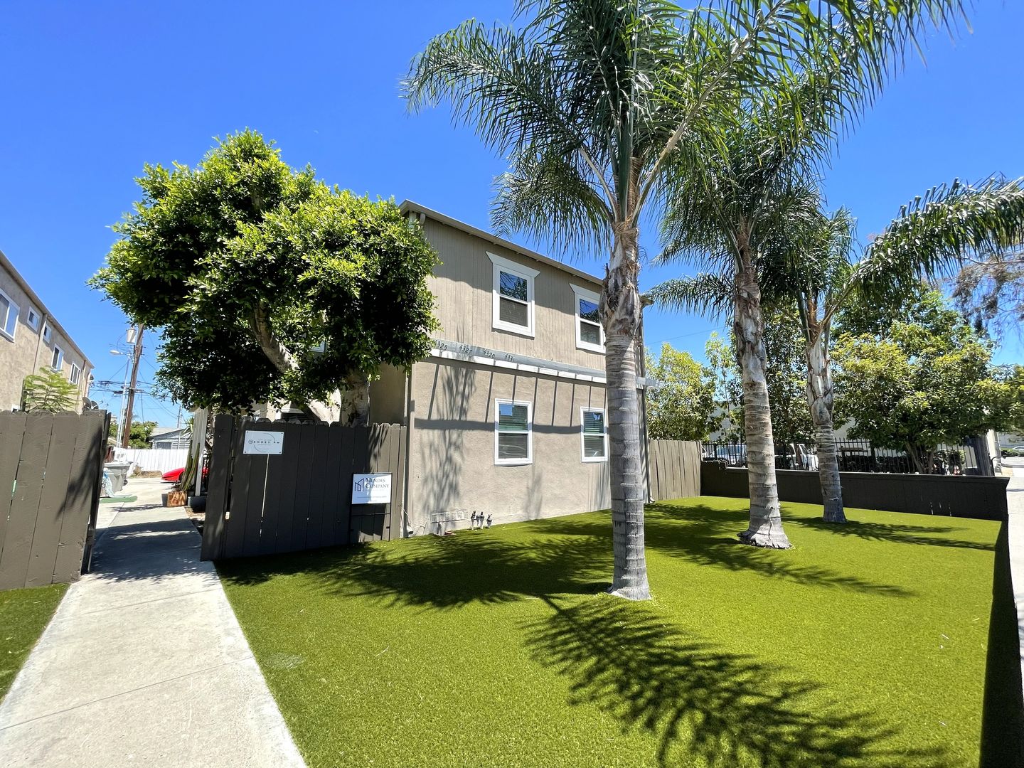 San Diego Condo: 4327 McClintock St