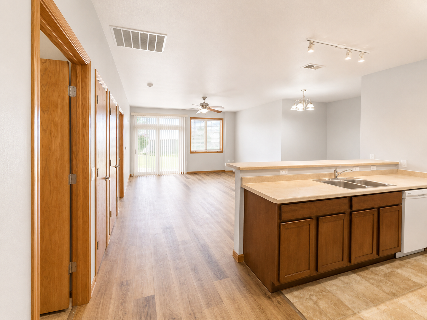 OREGON Apartment: 218 WOLFE St