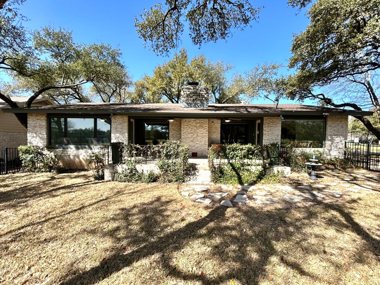 Austin House: 9108 Balcones Club Drive