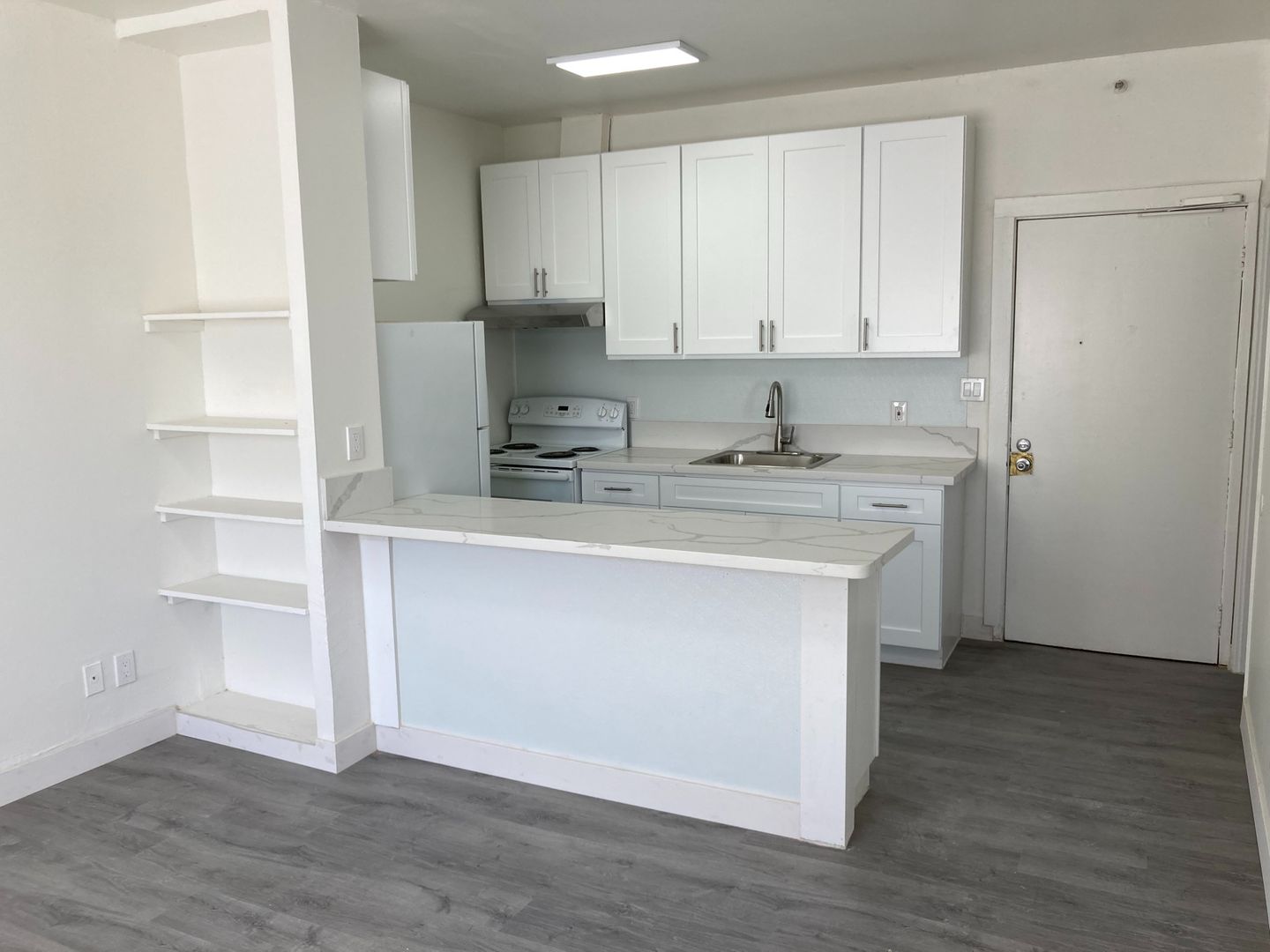 Venice Apartment: 39 Sunset Ave