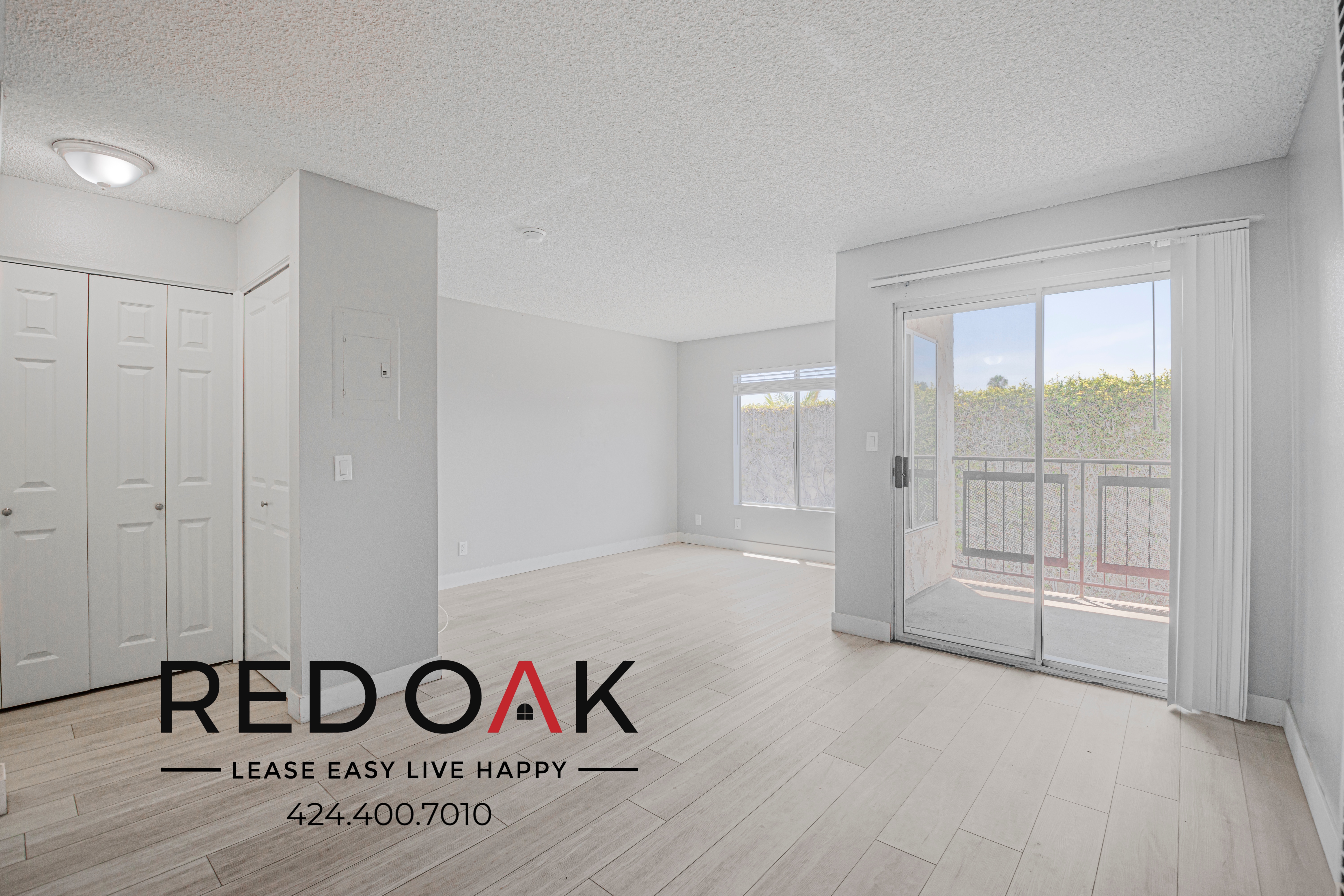Los Angeles Condo: 2850 Leeward Ave