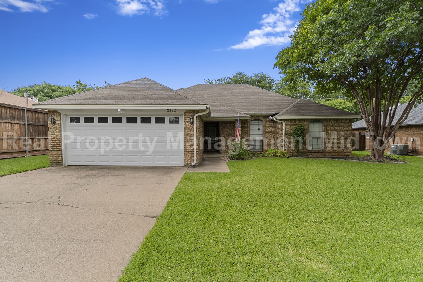 Arlington House: 2132 Turf Club Dr