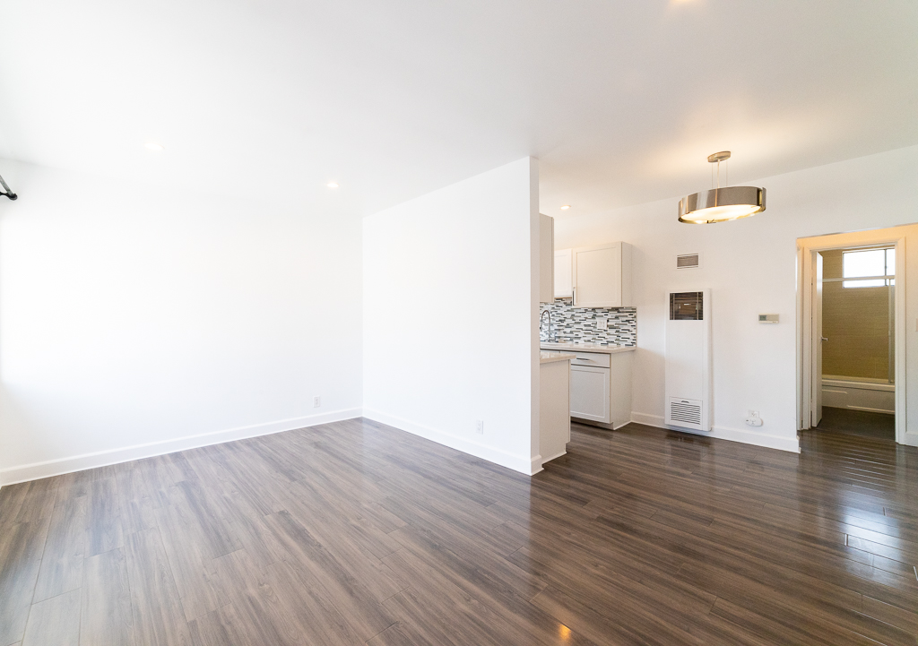Los Angeles Condo: 319 N Heliotrope Dr