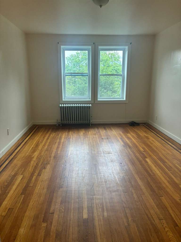 Yonkers Condo: 54 Saratoga Ave