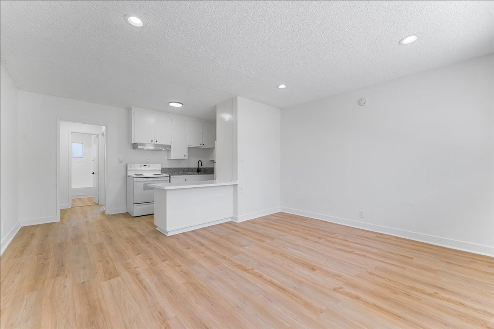 Long Beach Condo: 1626 Pine Ave.