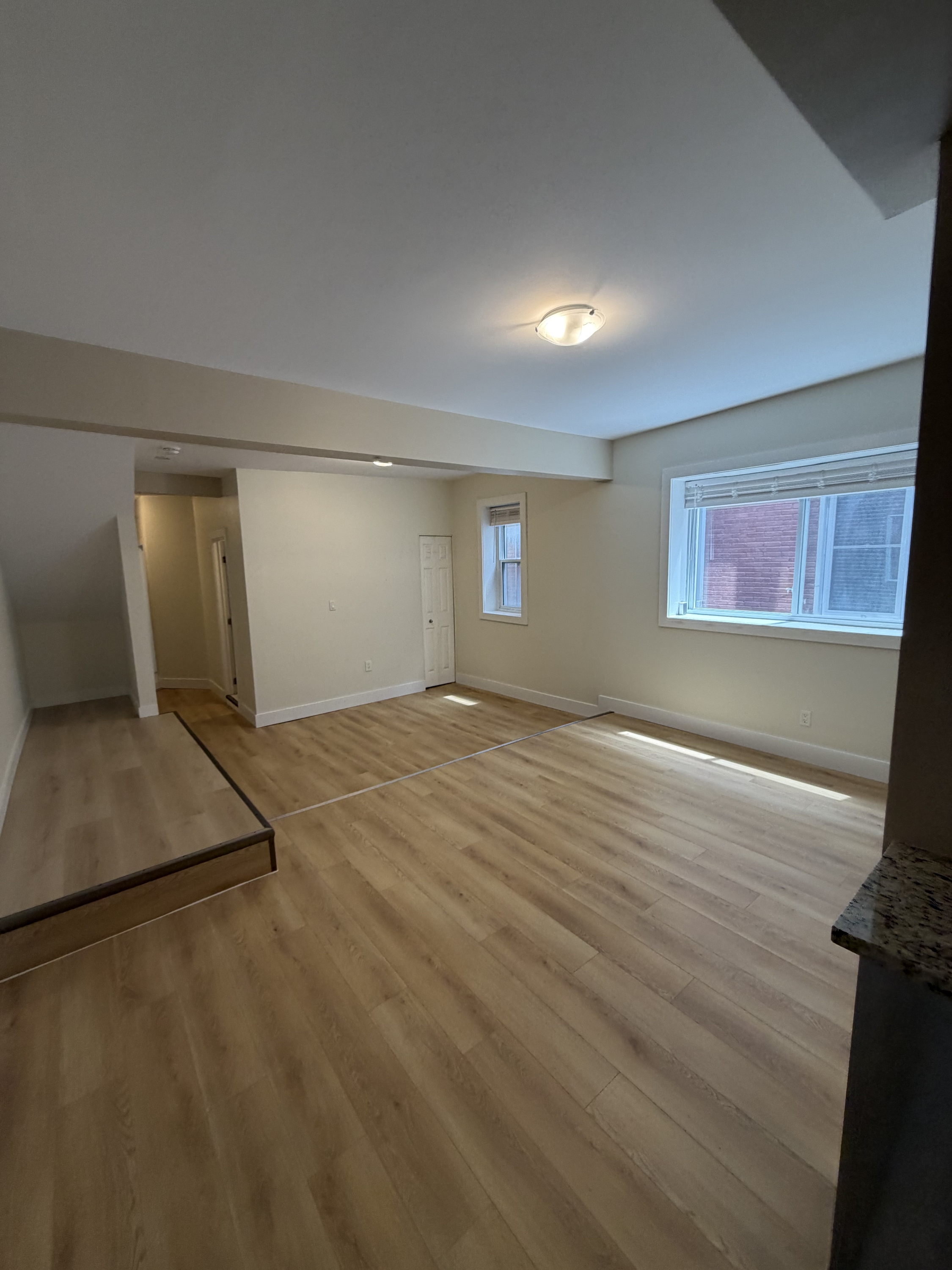 Ottawa Condo: 466 Nelson St