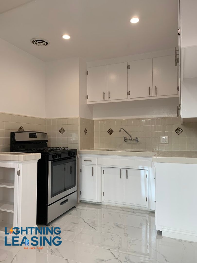 Los Angeles Condo: 1276 S Ridgeley Drive