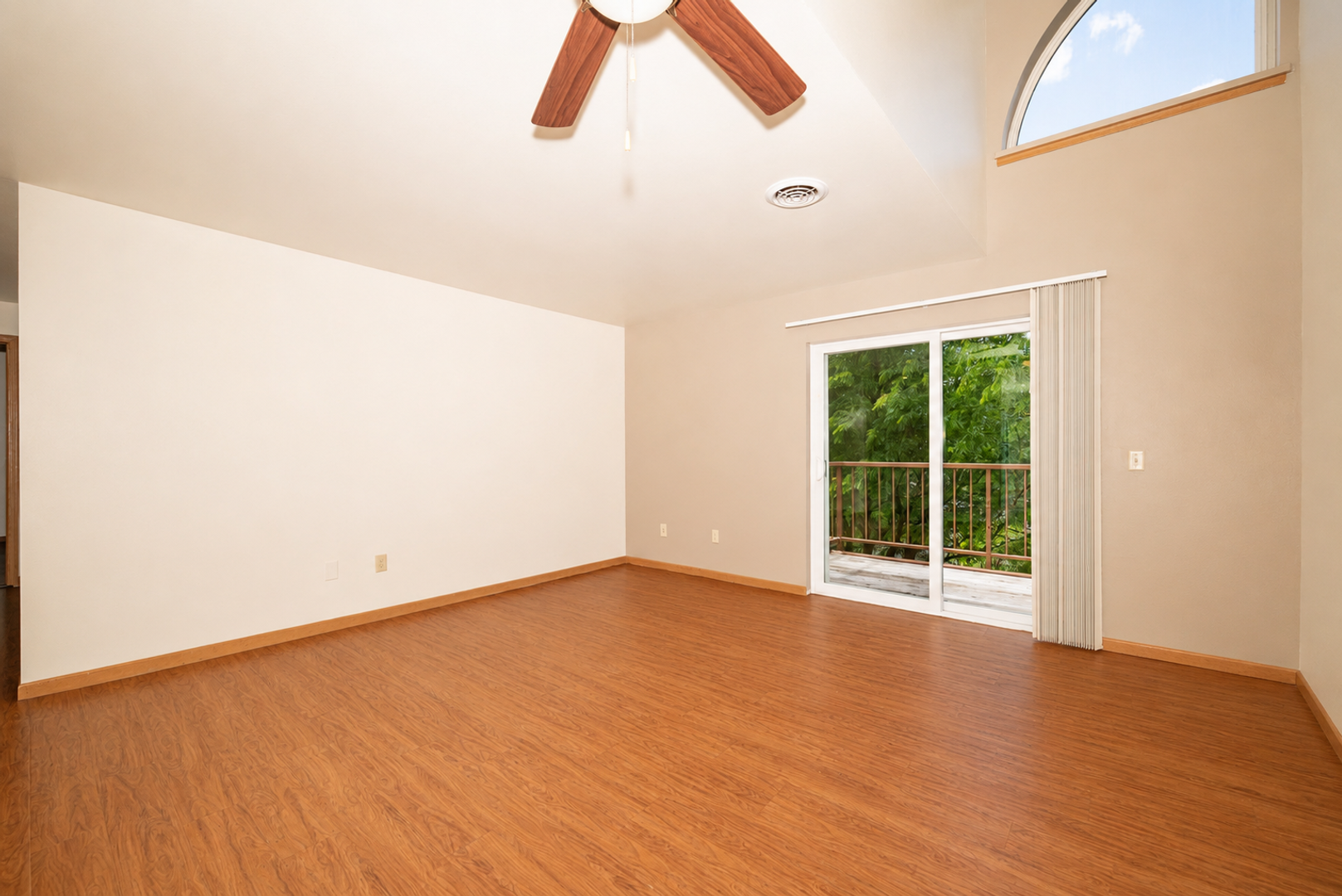 Madison Apartment: 1609 N Thompson Dr