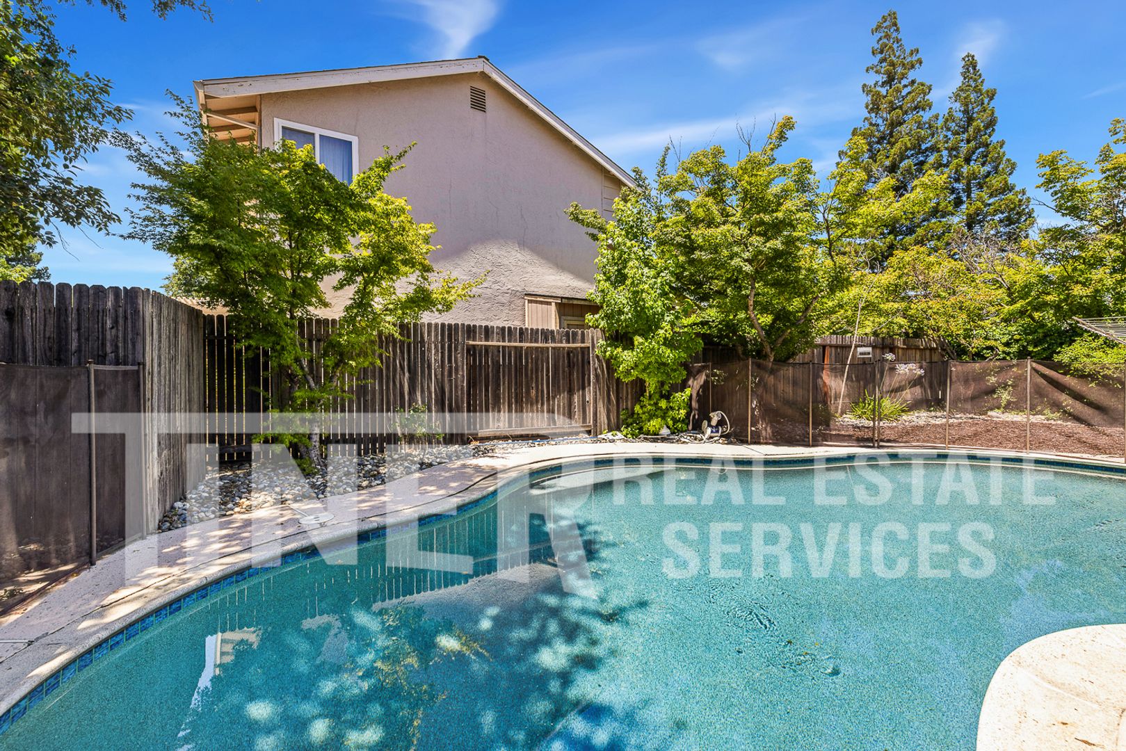Roseville House: 1721 Oakwood Drive