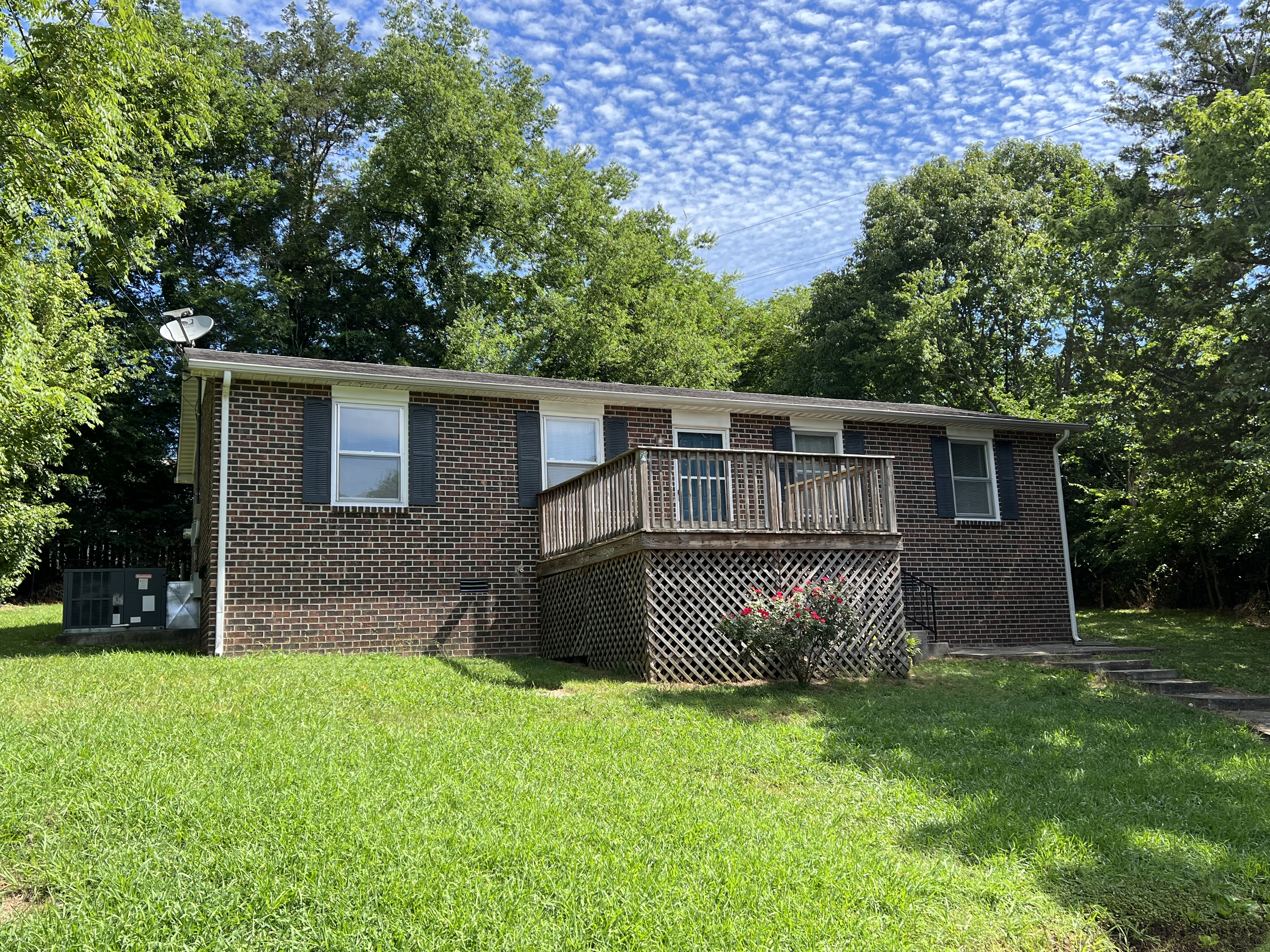 Woodbury House: 202 Williams St